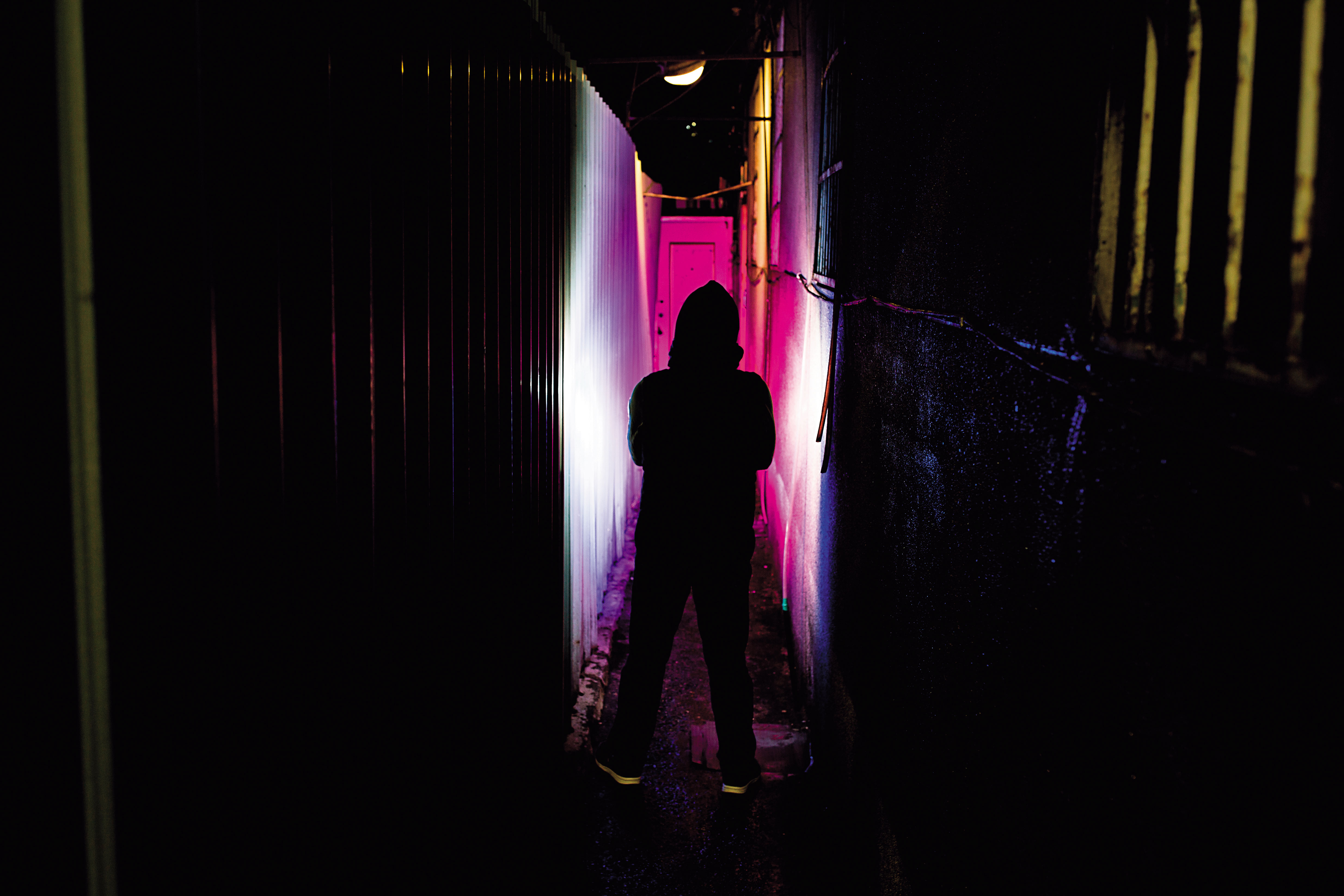 巧克力願意匿名接受採訪，因為他要把自己的故事講出來，這些雜誌報導將是他留給兒女的傳家之物。