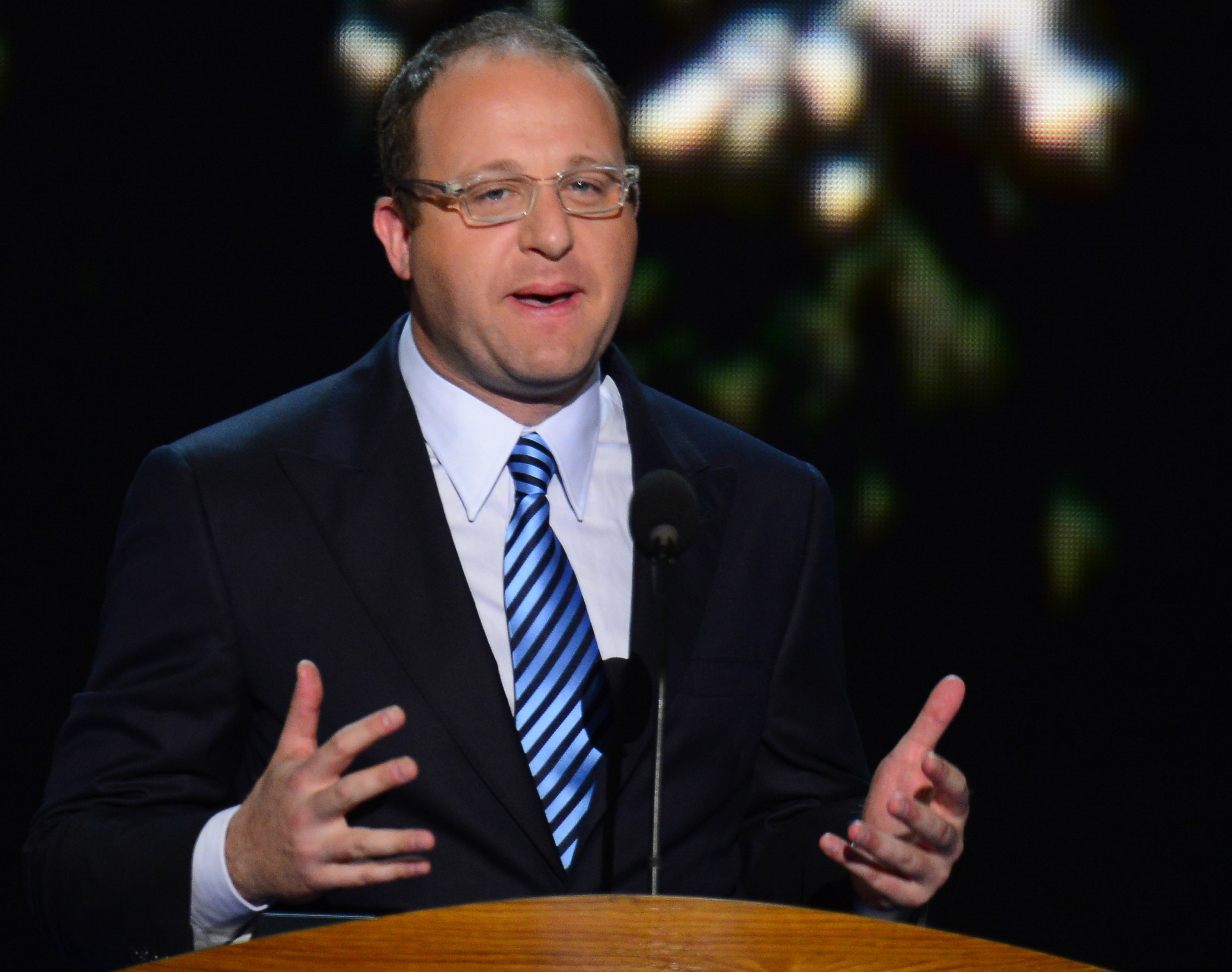 2008年就曾創造過歷史的波利斯（Jared Polis），這次再度以成為美國首位同性戀州長的身分為美國政治開創多元的一面。（東方IC）