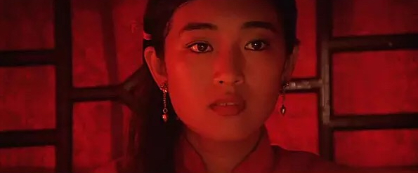 30年前的鞏俐曾被原著作者嫌棄不夠艷麗，但最後證明完全能勝任角色。（前景娛樂提供）