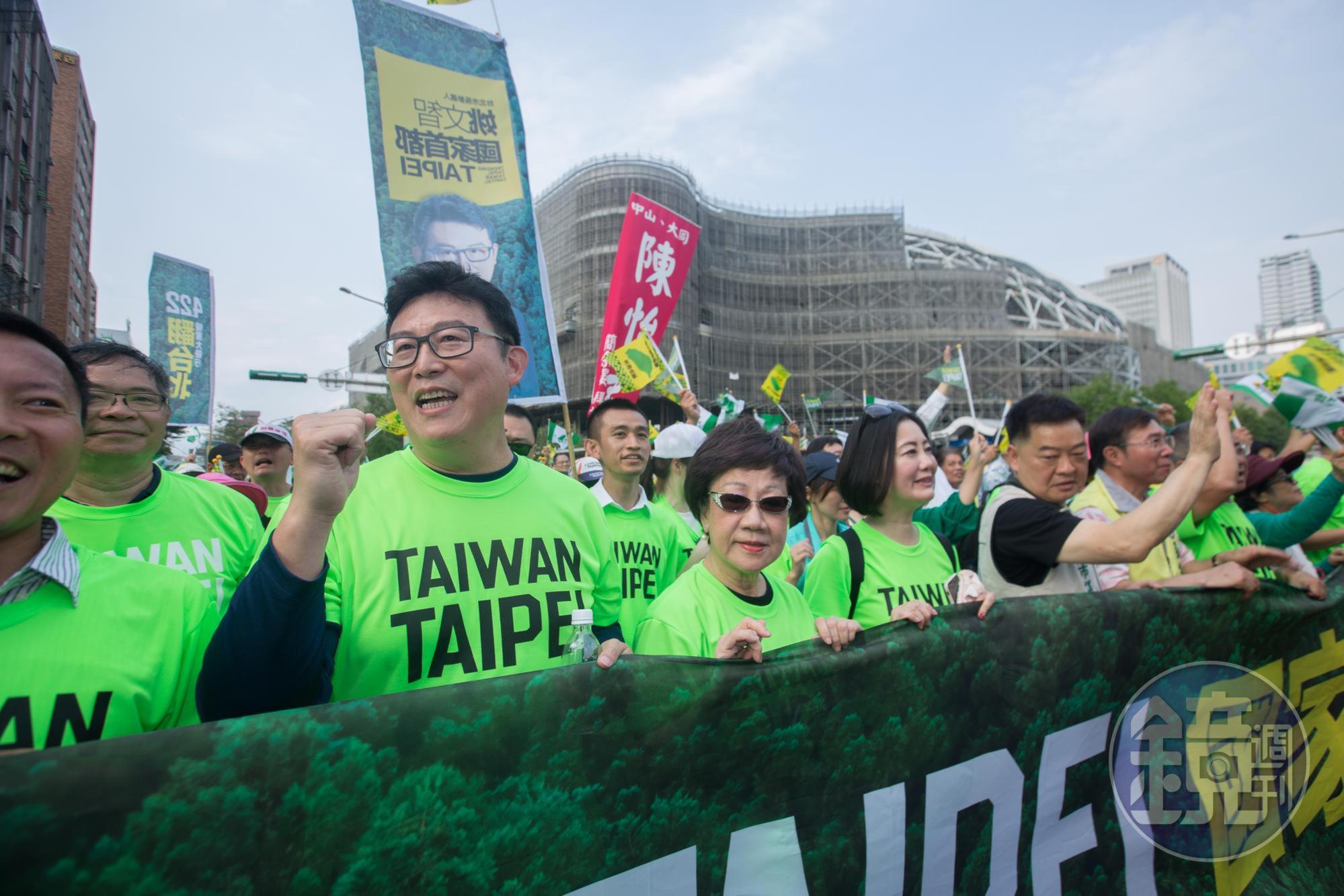 童仲彥在臉書po文，談到能夠拯救綠營選情的「只有一個人」，網友猜測這號人物應該是台北市長候選人姚文智。