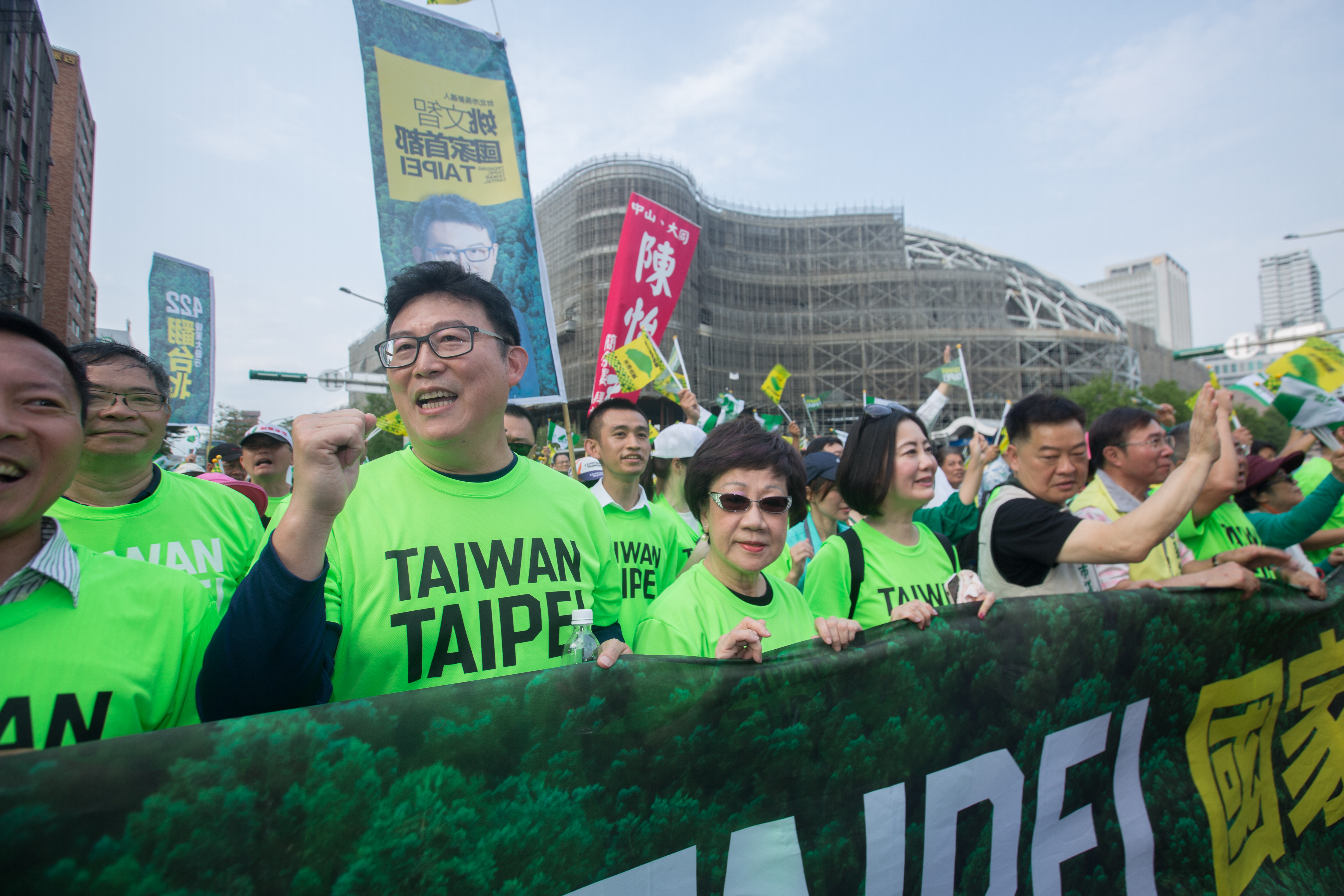 童仲彥在臉書po文，談到能夠拯救綠營選情的「只有一個人」，網友猜測這號人物應該是台北市長候選人姚文智。