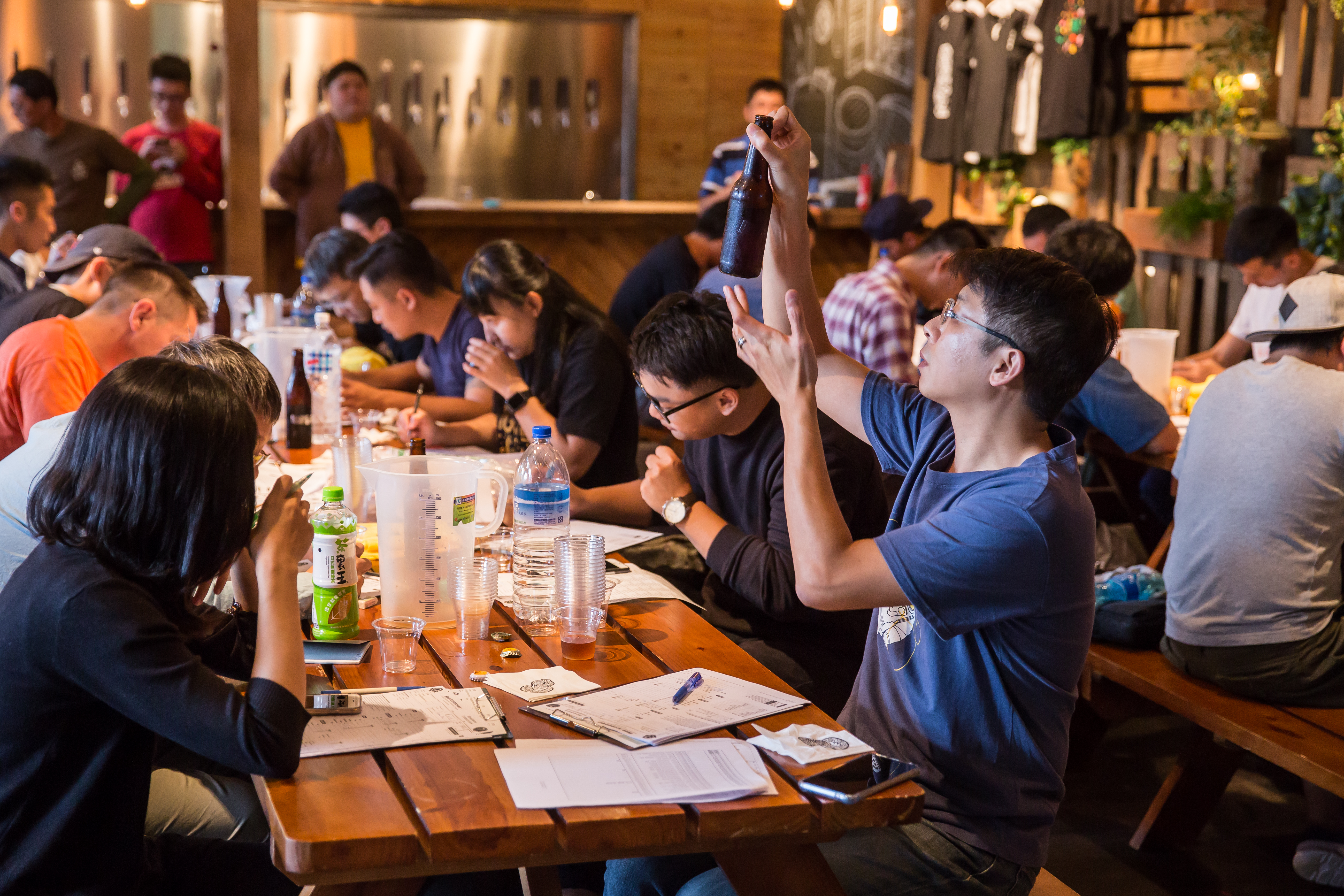 宋培弘是精釀啤酒資深玩家，他把興趣當副業圓創業夢，有空時仍機極參與自釀社團活動，擔任比賽評審。