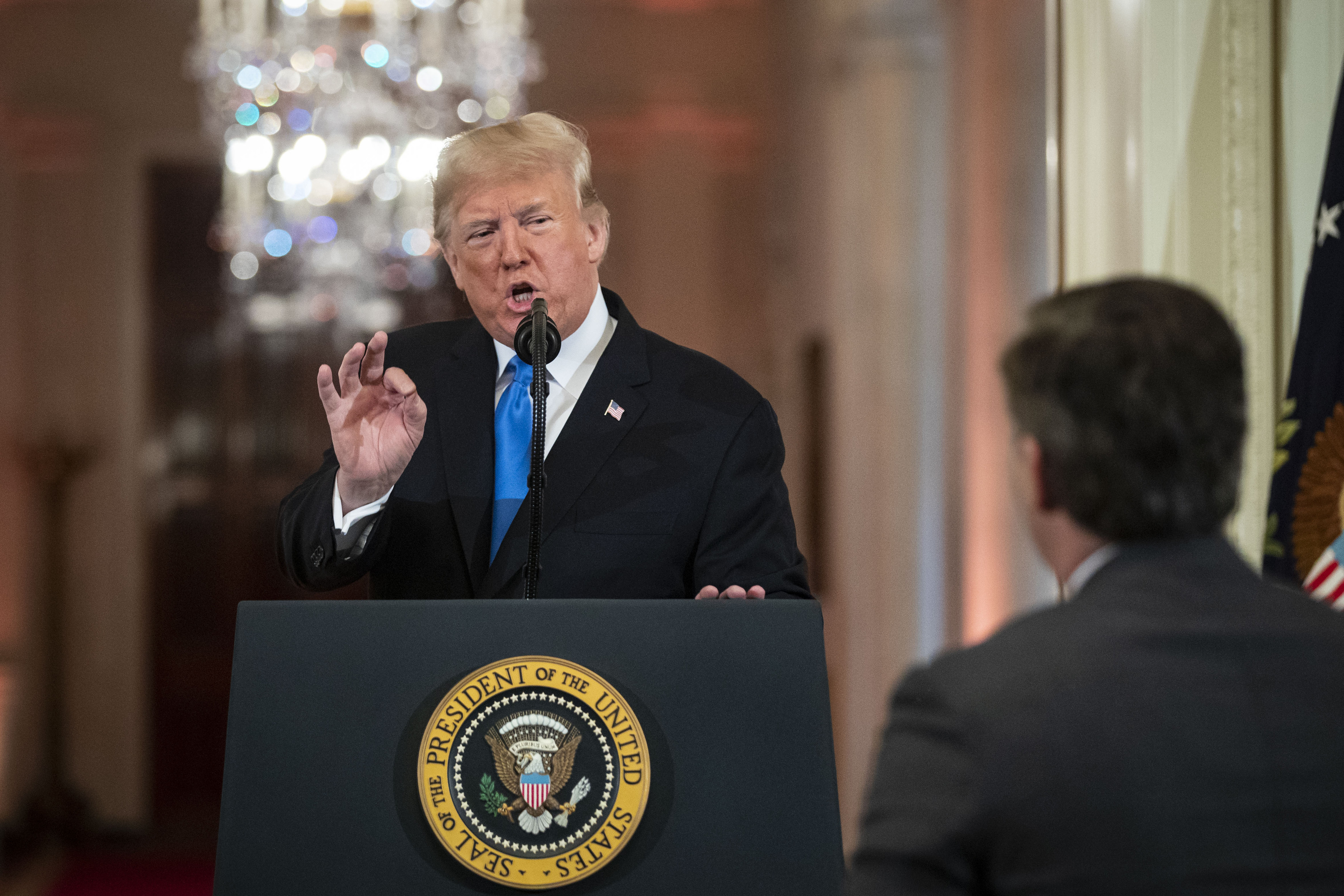 美國總統川普出席關於期中選舉的記者會。（東方IC）