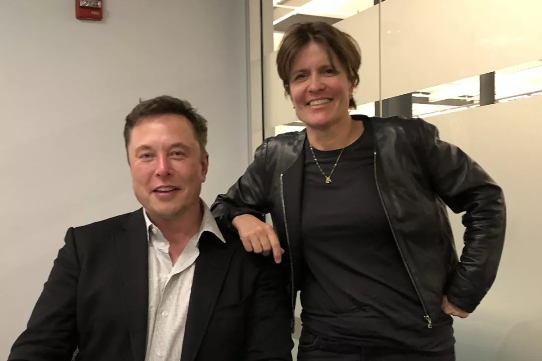 馬斯克和主持人Kara Swisher（來源：Recode ）