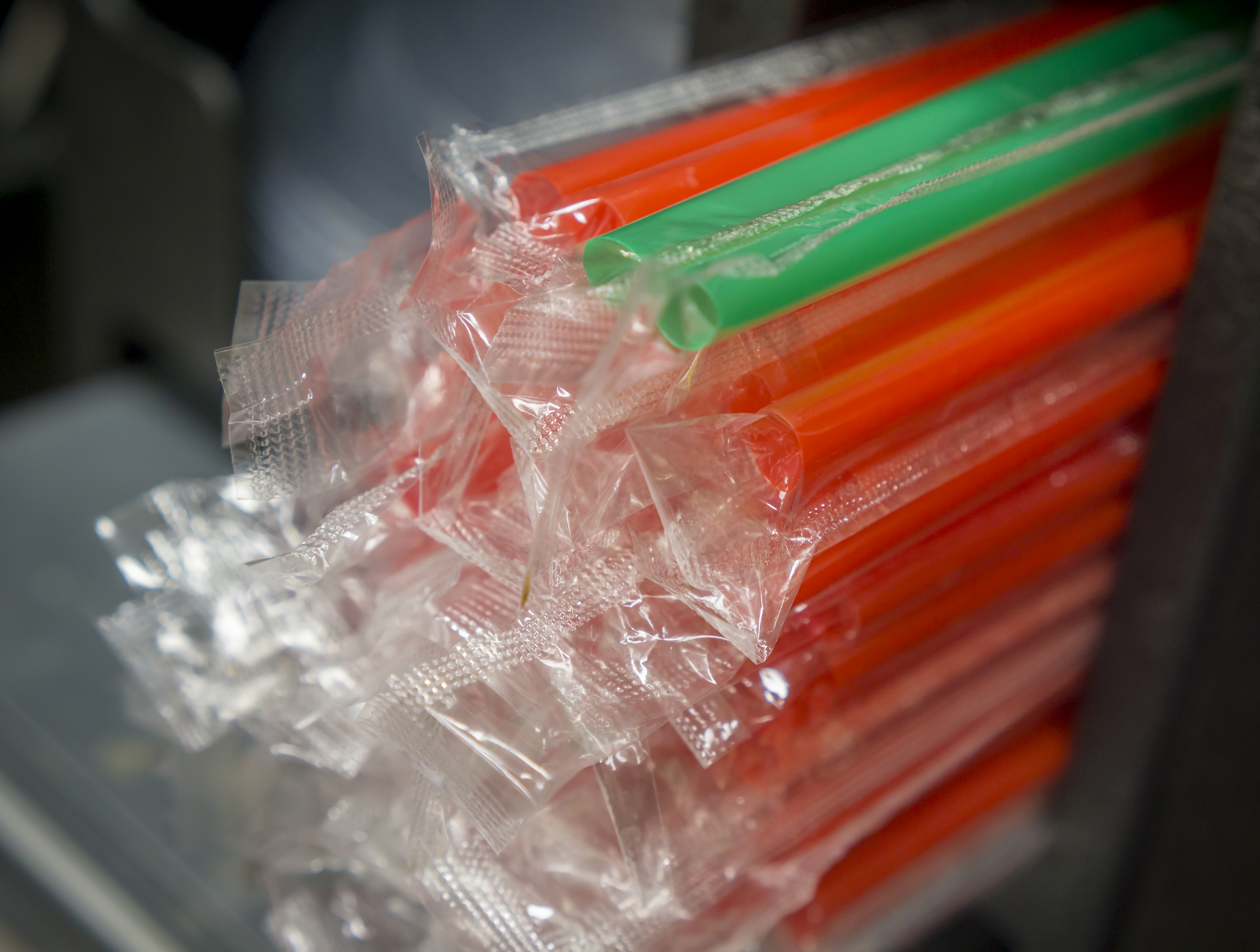 柯林斯詞典2018年度代表字是「single-use」（一次性使用），反映環保重要性。（東方IC）