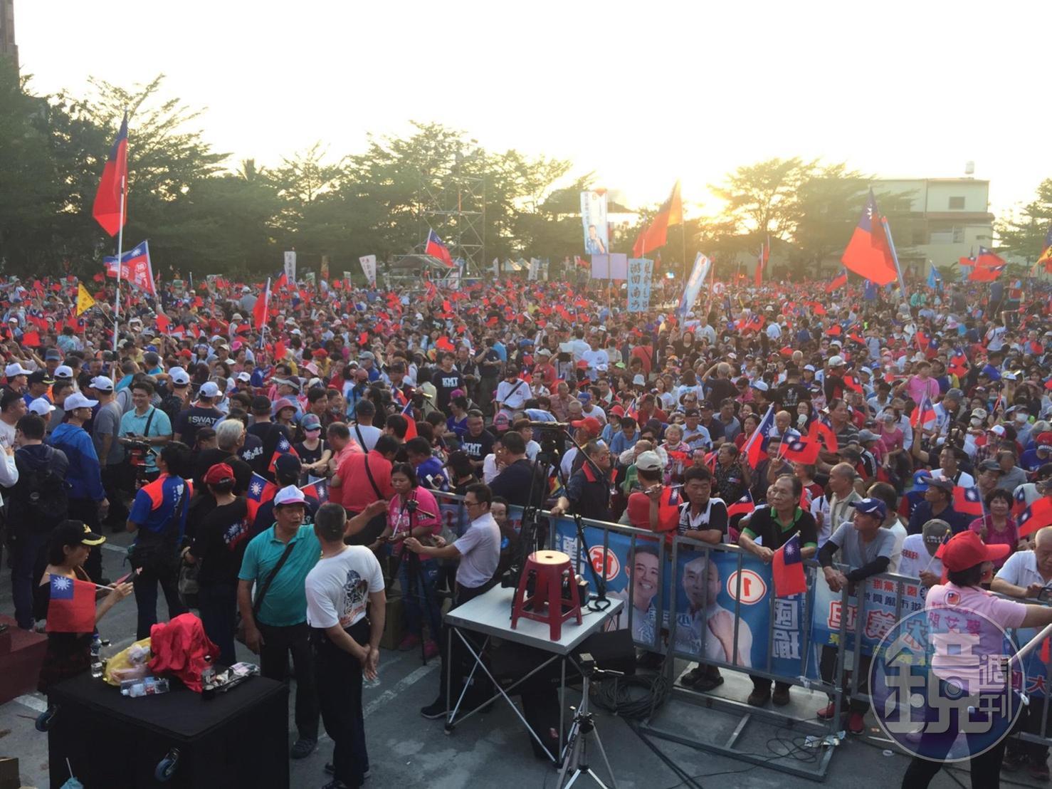 國民黨高雄市長參選人韓國瑜今在旗山舉行造勢大會，韓陣營表示，目前現場已湧入1萬5000人。