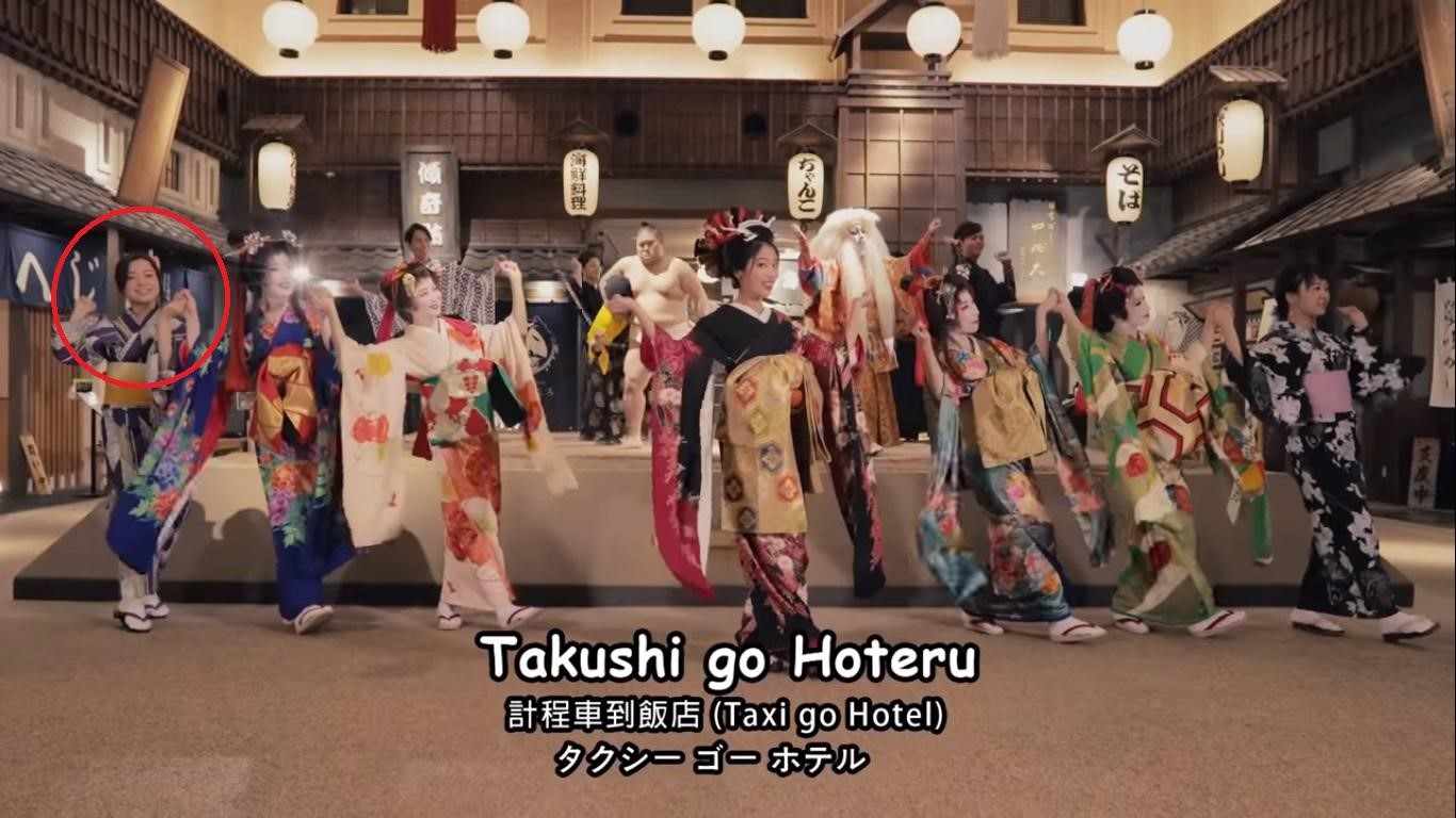 黃明志與日本合作的MV〈 Tokyo Bon 東京盆踊り2020〉，找來電影女星二宮芽生擔任女主角，葉山柚子則是在群舞中客串。（翻攝自YouTube）