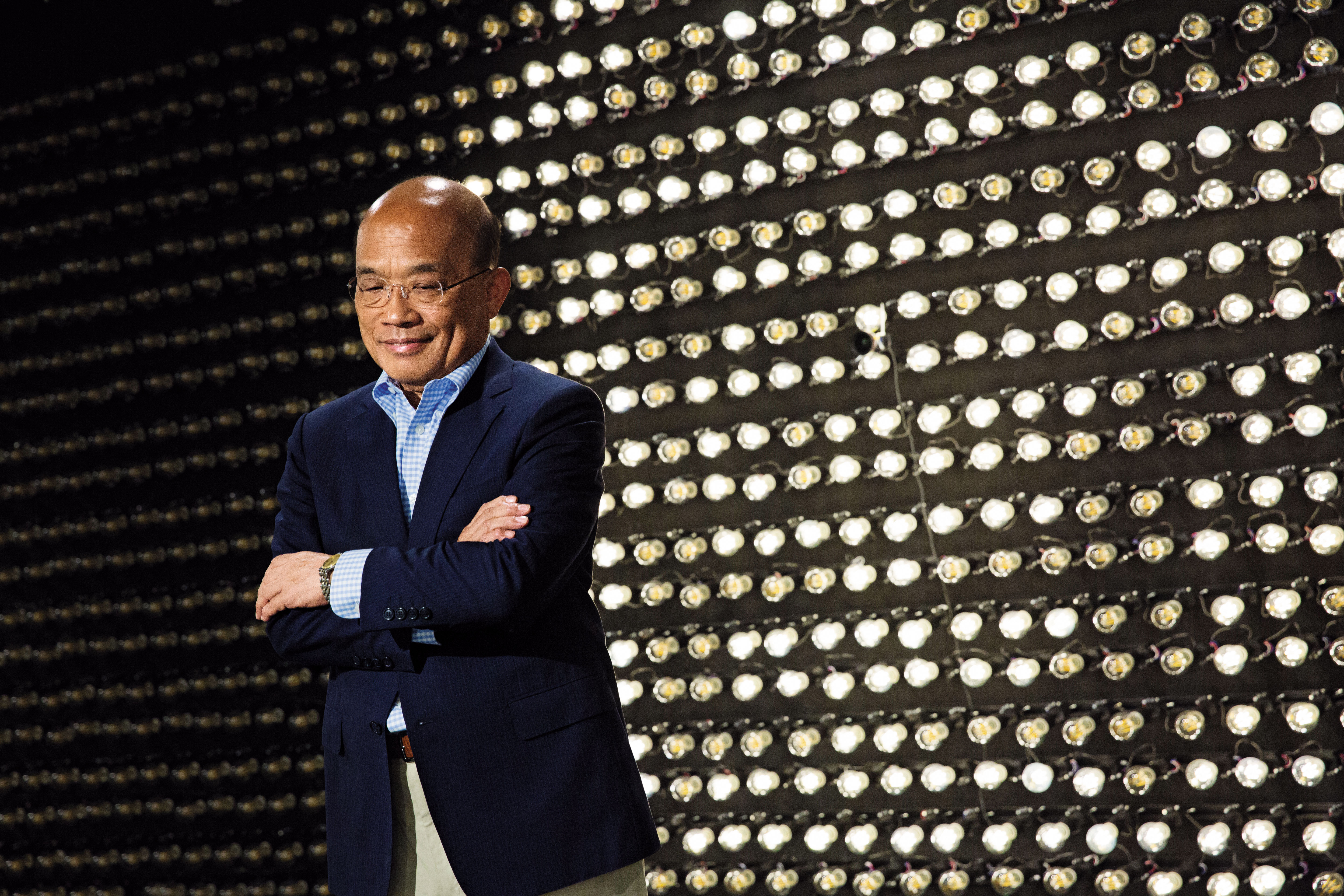 「電火球」蘇貞昌歷練豐富，從政數十載以來，始終維持著魄力十足「衝衝衝」的形象 。