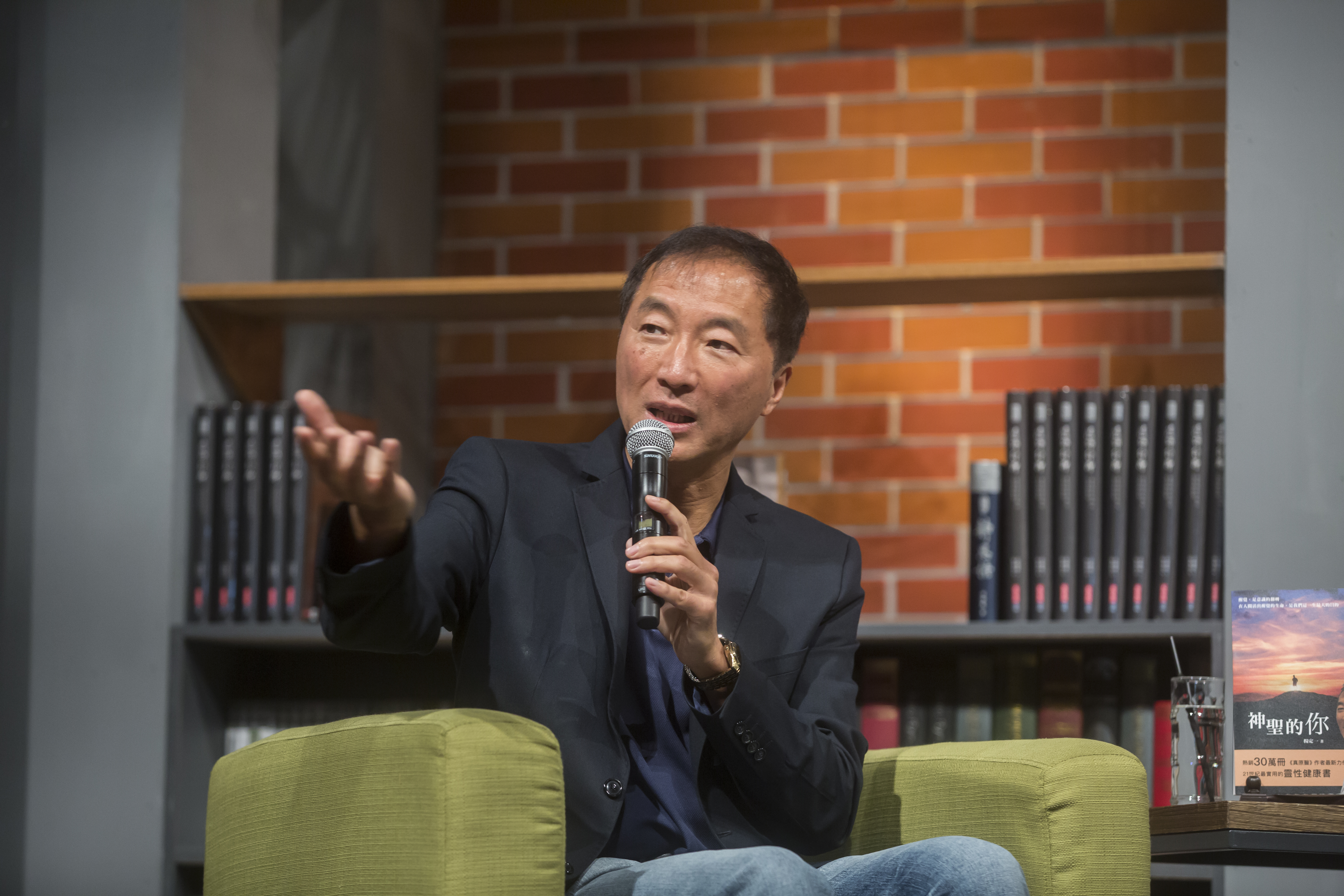 長庚生技董事長楊定一與台塑集團創辦人王永慶三房長女、台塑集團副總裁王瑞華驚傳婚變。