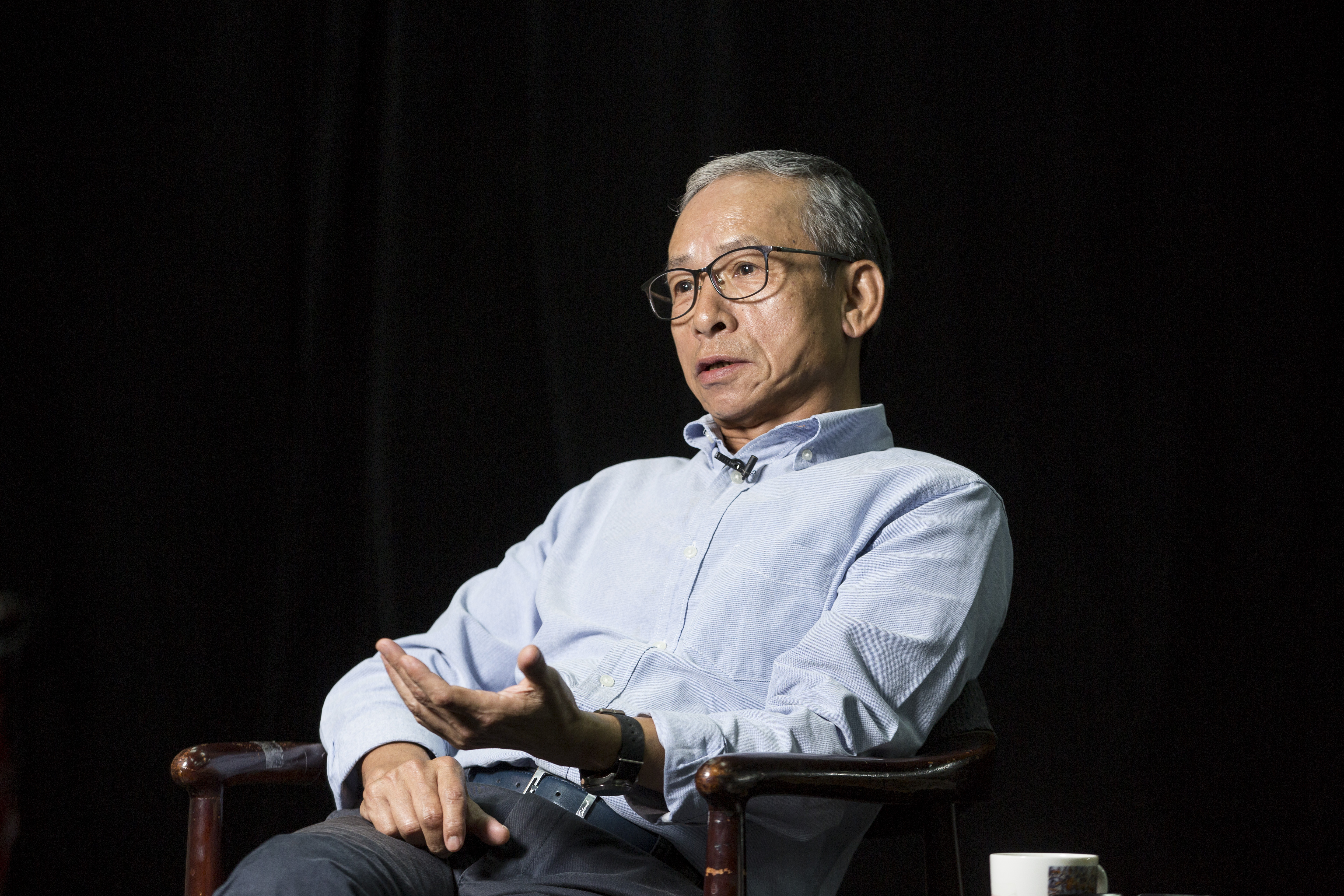 導演吳念真認為，台灣的選舉是歇斯底里，像颱風一樣。