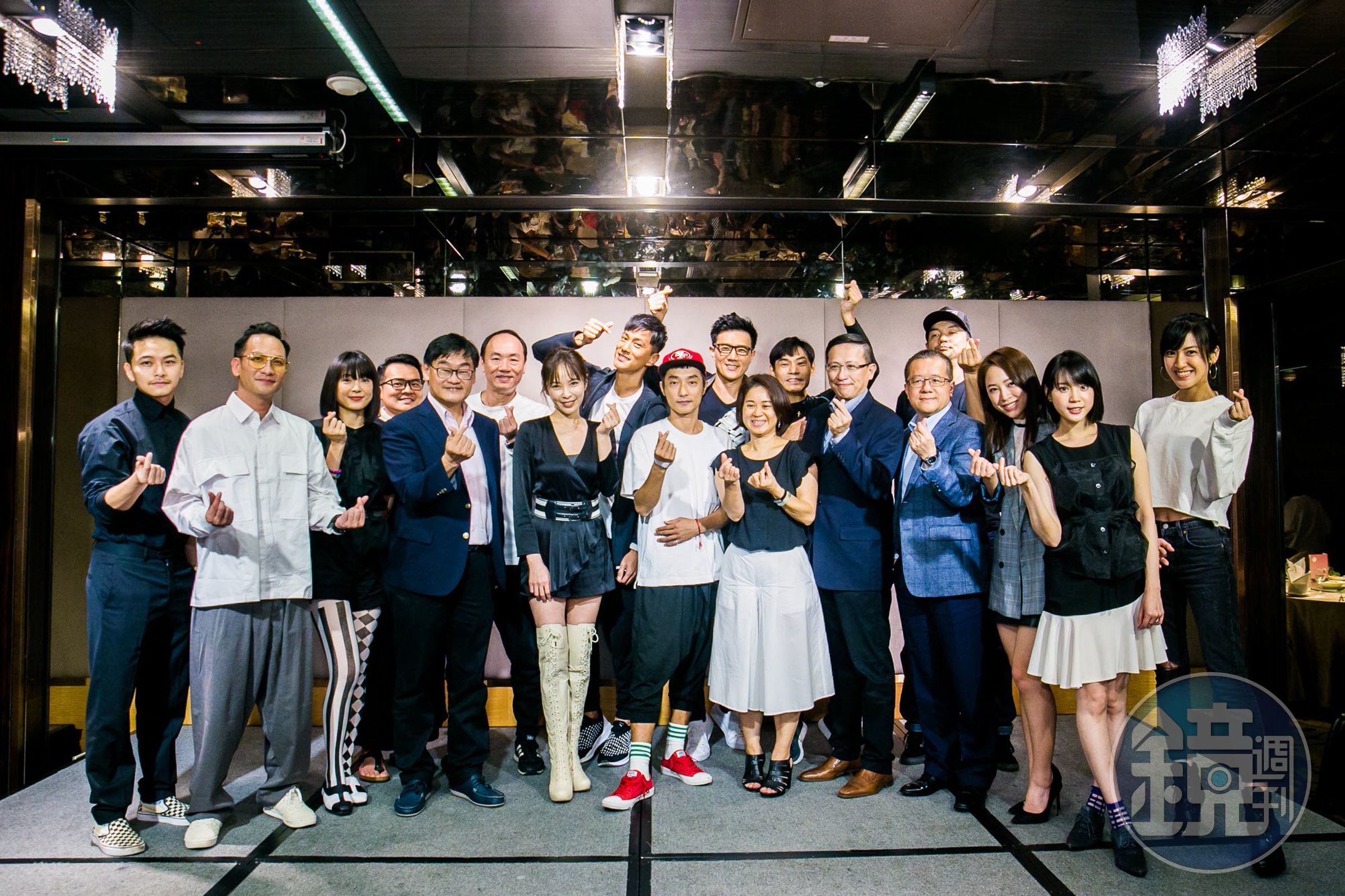 《最佳利益》殺青演員與製作人陳慧玲、導演林立書、華視總經理莊豐嘉、中天電視潘祖蔭董事長兼總經理大合照。（群之噰、有意思國際傳媒提供）