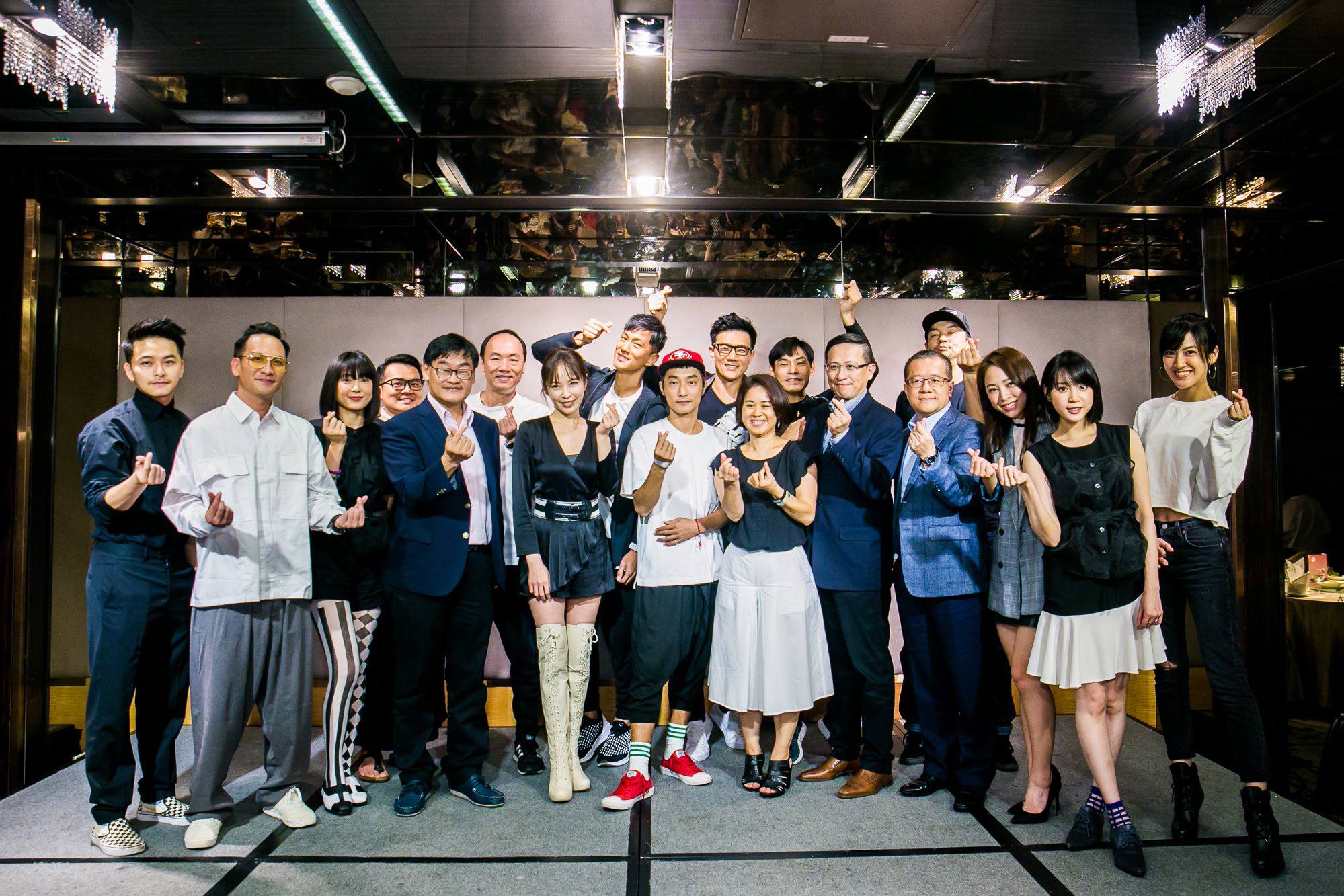 《最佳利益》殺青演員與製作人陳慧玲、導演林立書、華視總經理莊豐嘉、中天電視潘祖蔭董事長兼總經理大合照。（群之噰、有意思國際傳媒提供）