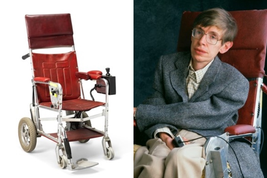 霍金的22件遺物日前進行拍賣，他晚年使用的高科技輪椅約以新台幣1,190萬元成交。（翻攝自佳士得拍賣行）