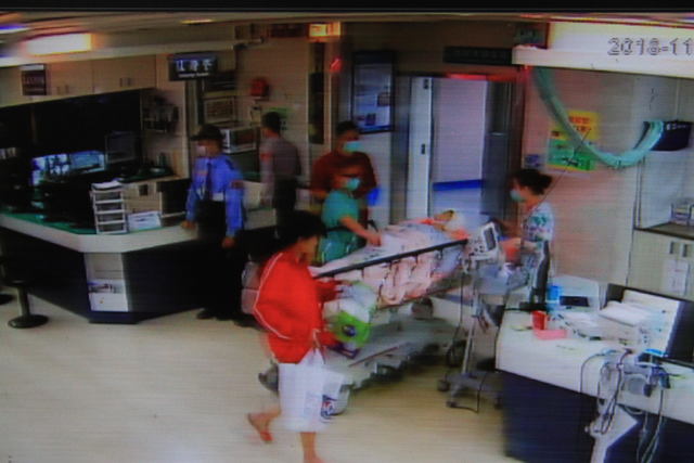 李姓阿嬤被轉送到彰基治療。（翻攝自臉書）