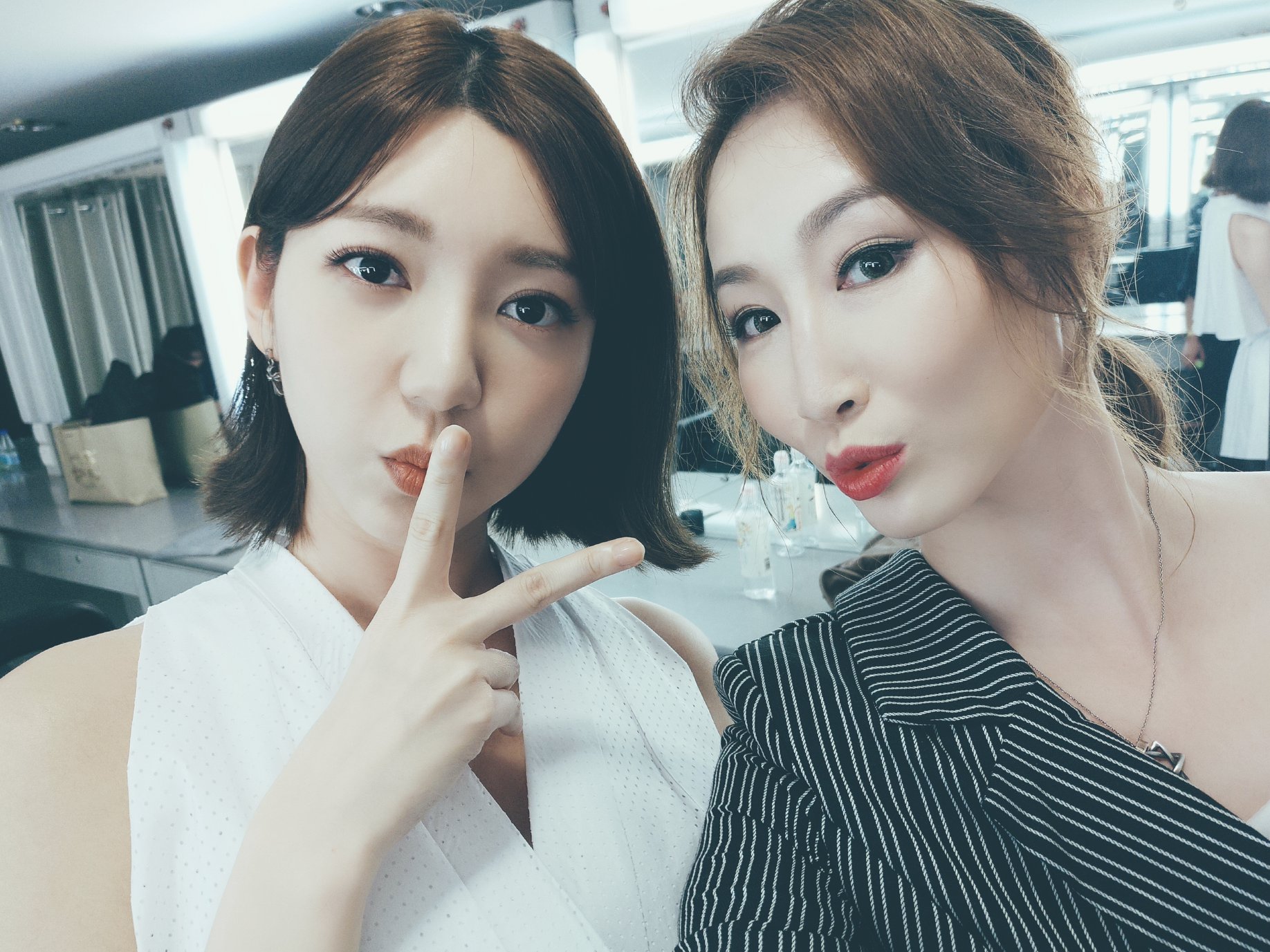 汪佩蓉（右）臉書未直指醫院名稱，仍從蛛絲馬跡得知疑似是基隆長庚醫院。（翻攝自汪佩蓉臉書）