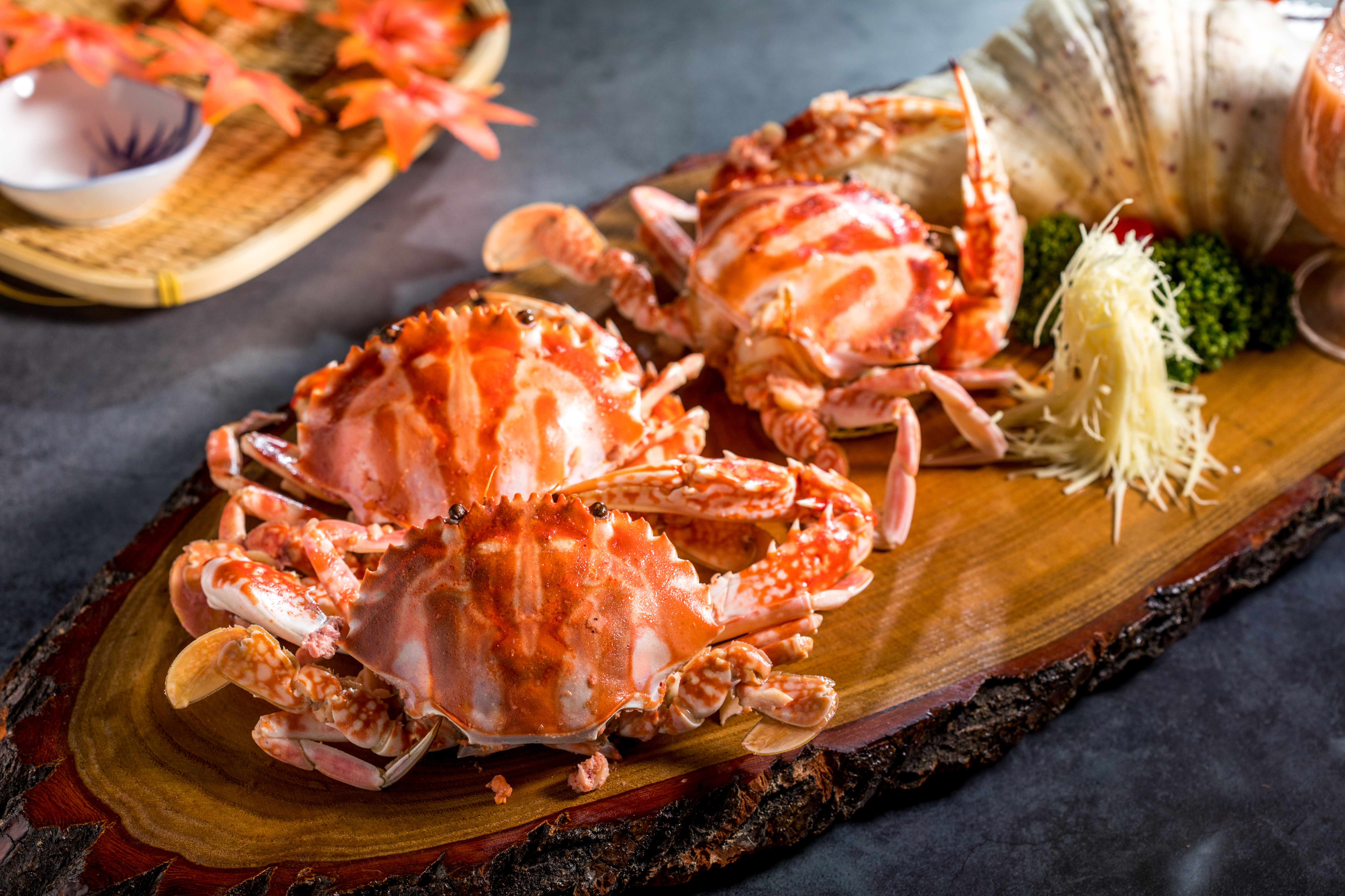 「黃金紅糟萬里蟹」用兩種發酵食品入醬，讓花蟹的旨味大增幅。（時價，圖中約1,000元）