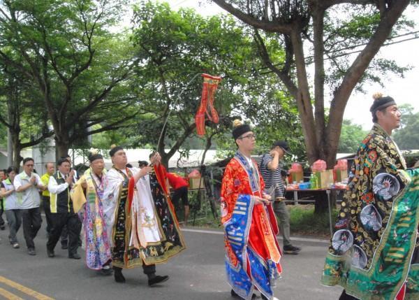 今年9月21日,彰化市公所、花壇鄉公所於139線舉辦路祭。(彰化市公所提供)