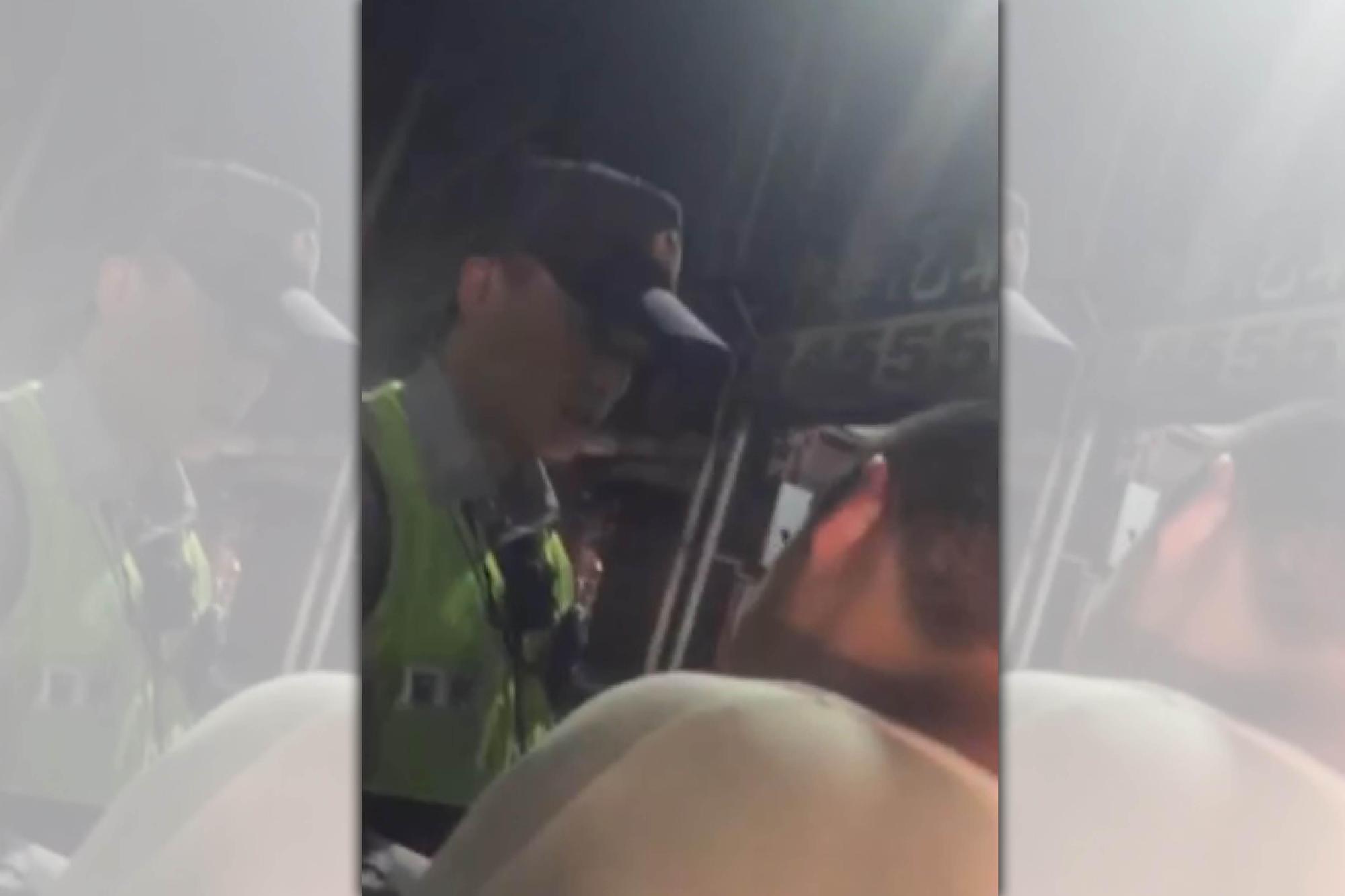 倪嫌家有幼子，卻因攜毒而被警方逮捕。（翻攝畫面）