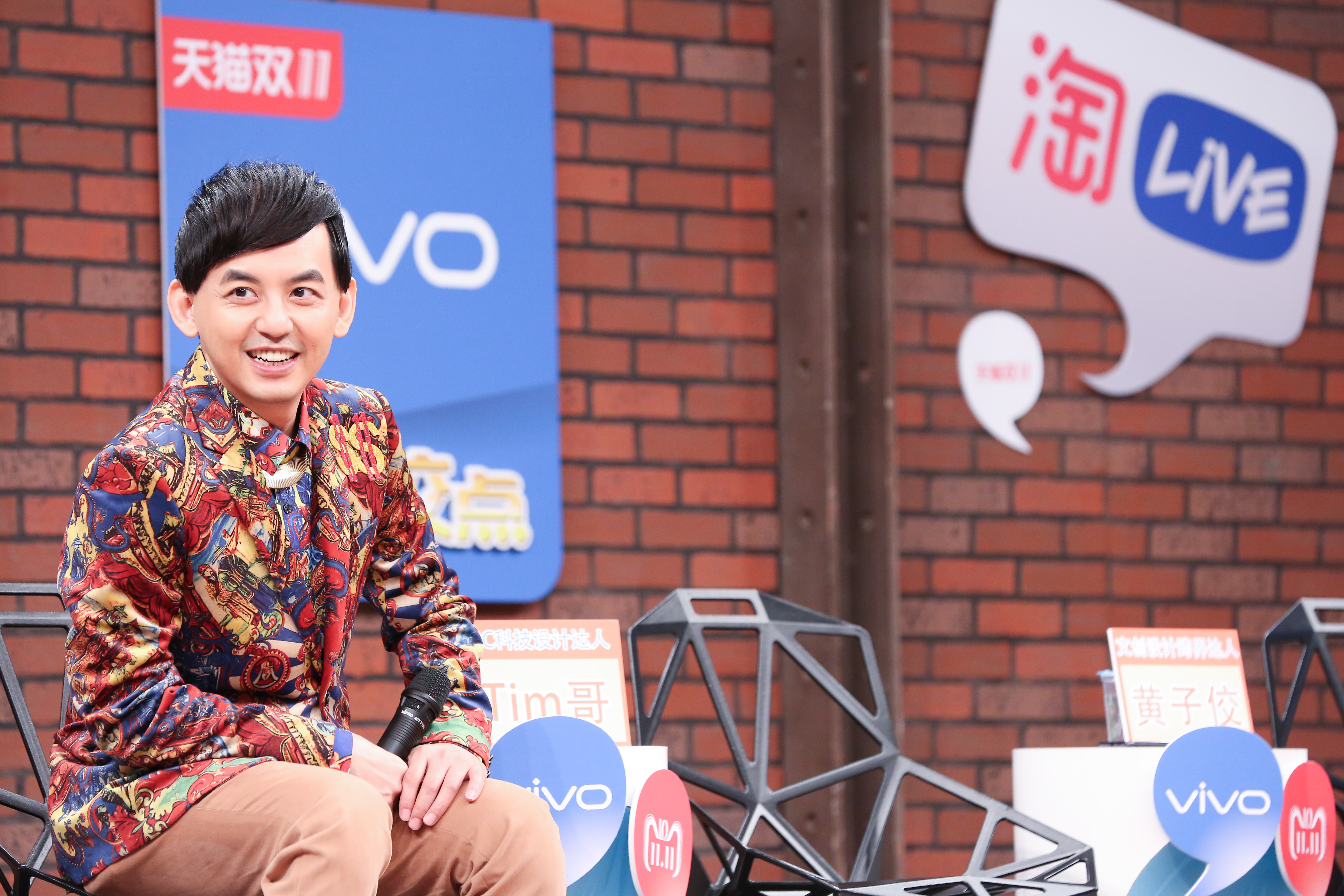 黃子佼覺得淘寶直播節目打破了他過去做節目的思考邏輯，十分天馬行空，反應也要極快。