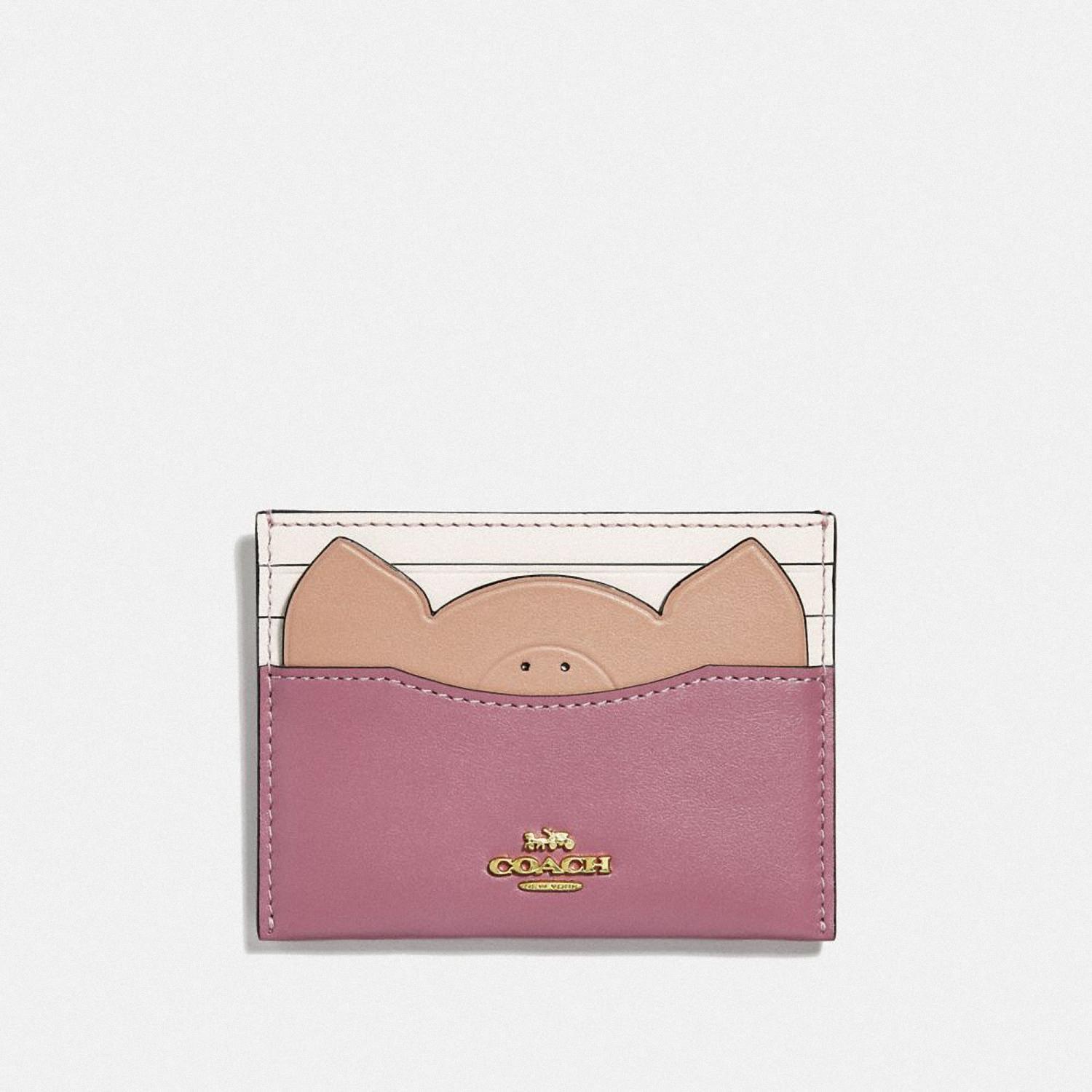 小豬名片夾。NT$3,900〈COACH提供〉