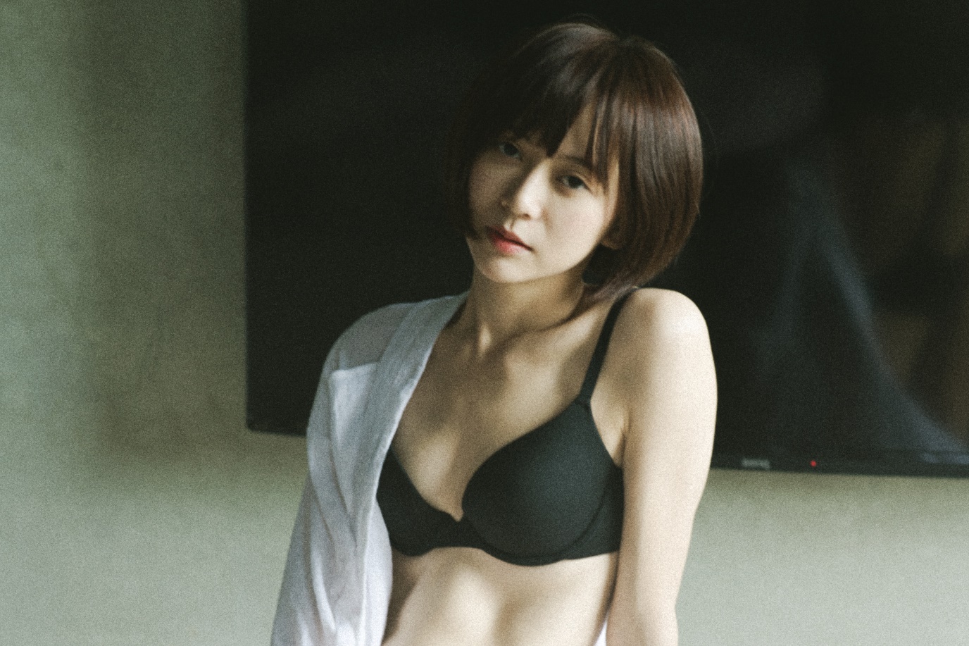 簡拉娜近期發行寫真書《9125 days about me》，挑戰大尺度。（傳遞娛樂提供）