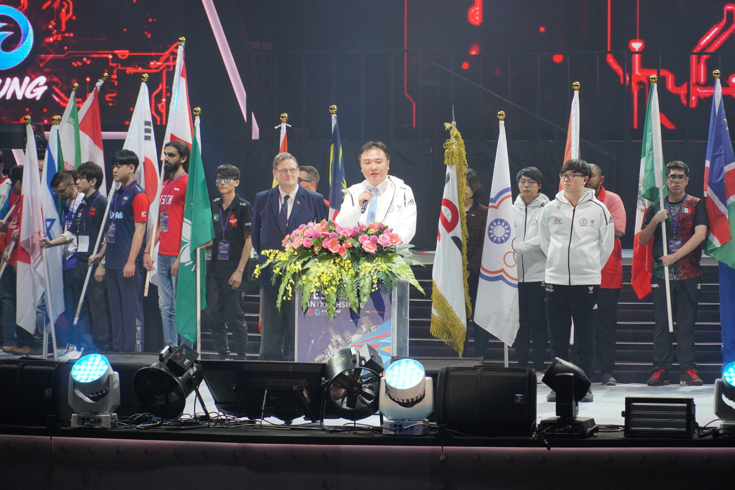高雄市代理市長許立明歡迎各國選手與會，祝福他們在高雄留下美好回憶。