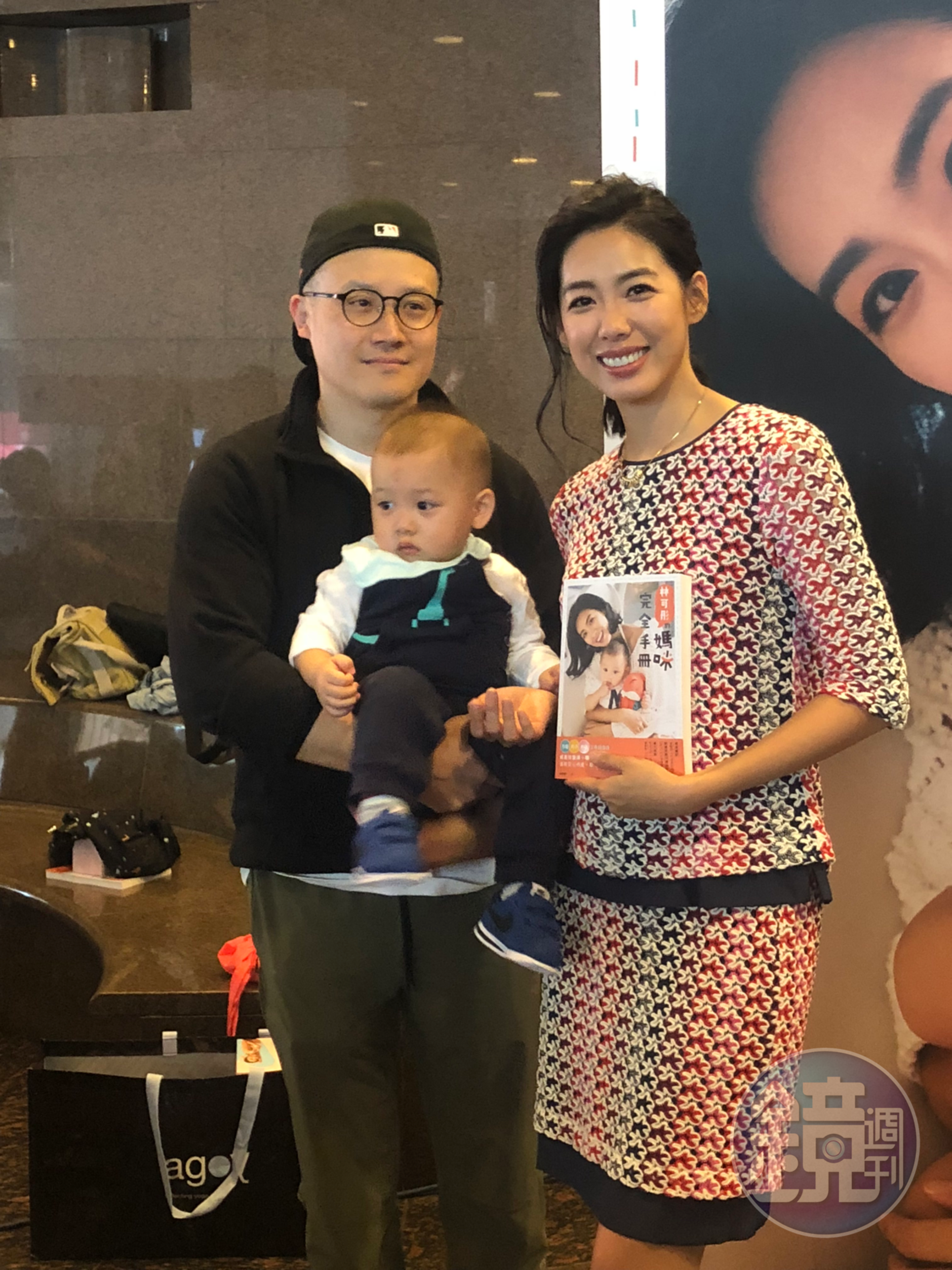 林可彤老公Thompson 與13個月大的兒子一起到場支持。