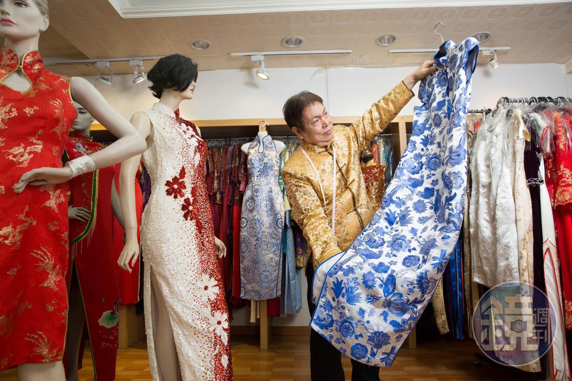 縫製旗袍54年，陳杏春仍堅守崗位，傳承中華服飾的文化。