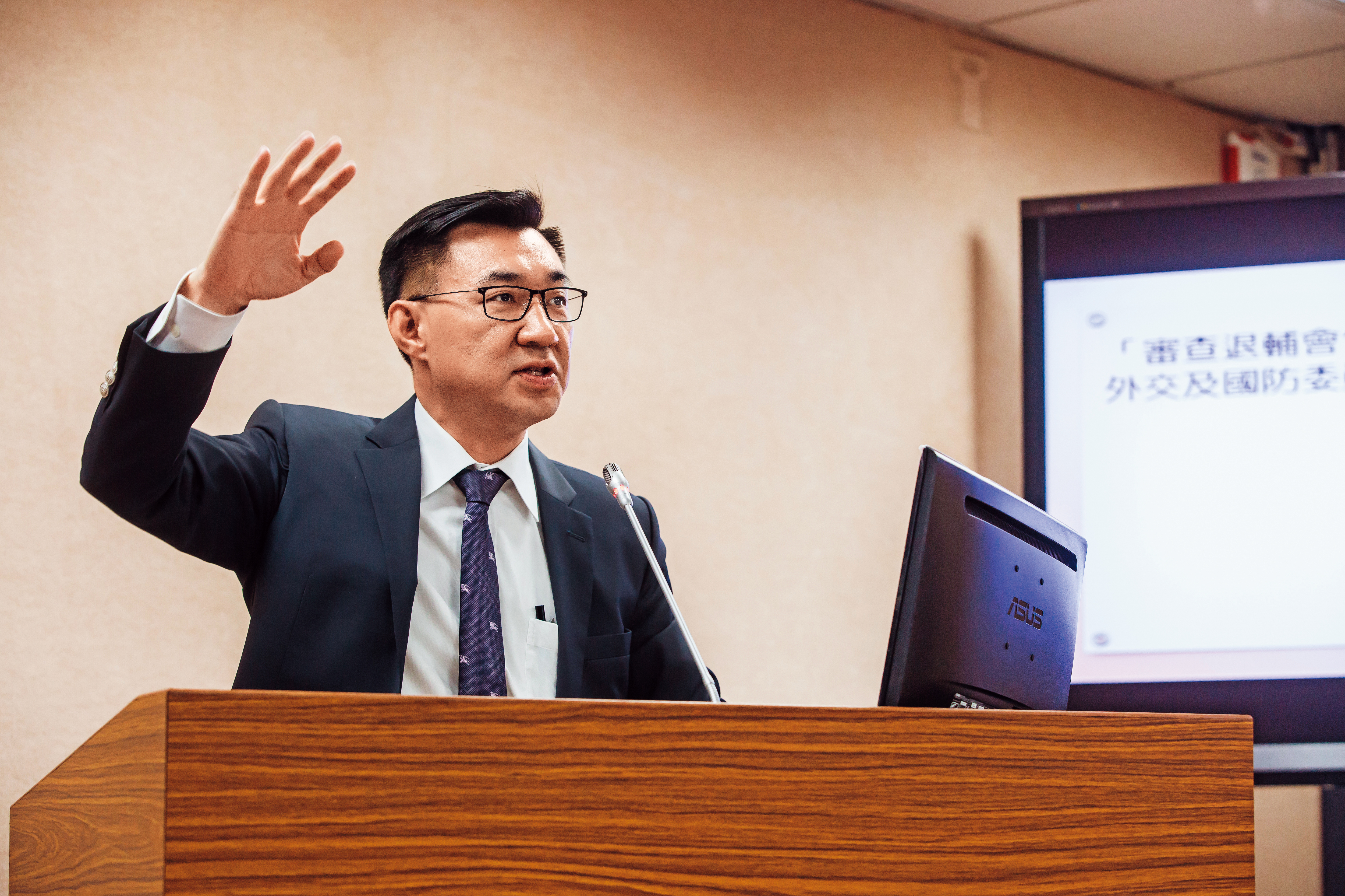 立委江啟臣正草擬法案展開連署，欲改革現行不合理的義消撫卹金制度。