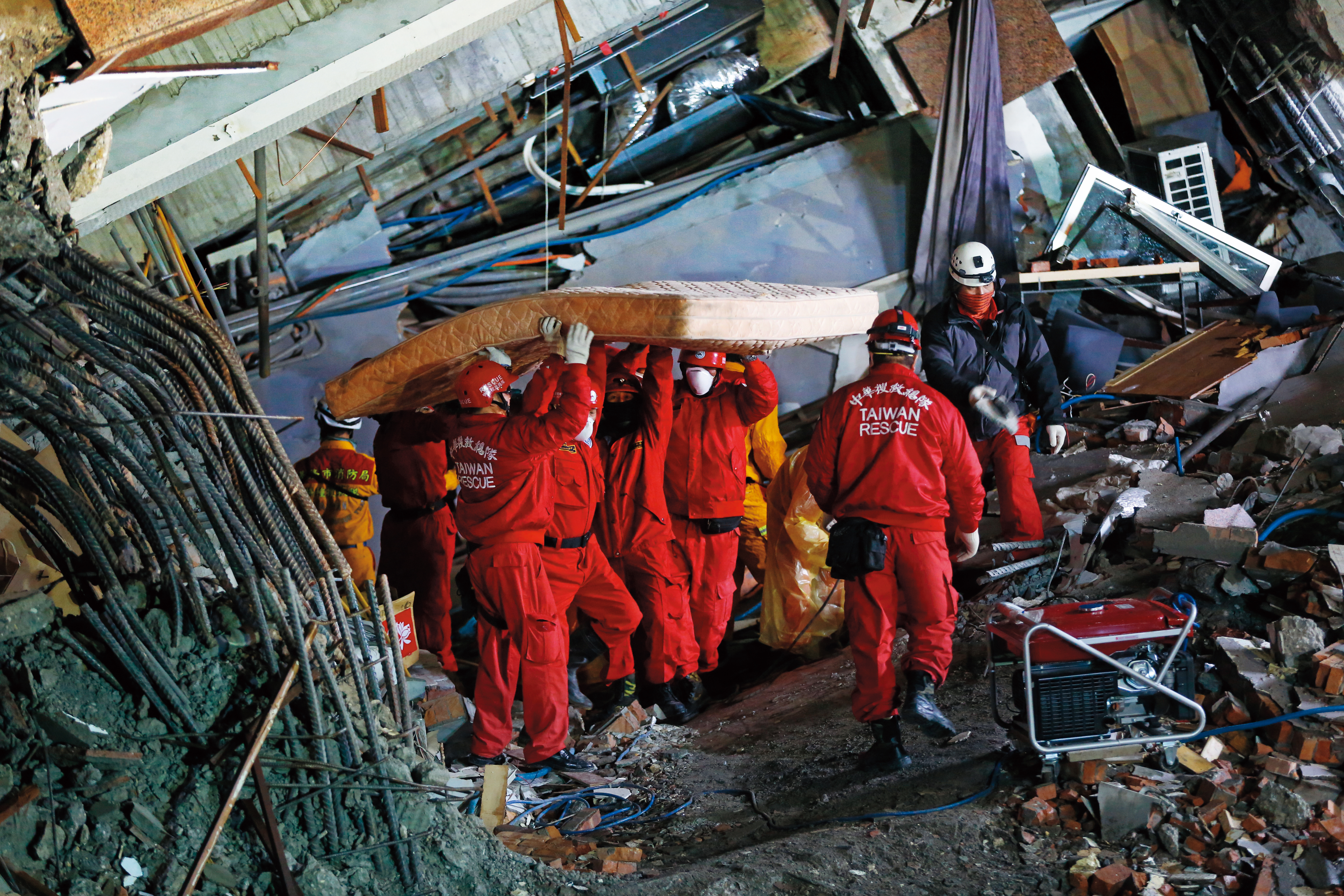 政府仰賴大批熱血義消投入重大災難搶救，今年2月花蓮震災也有他們身影。