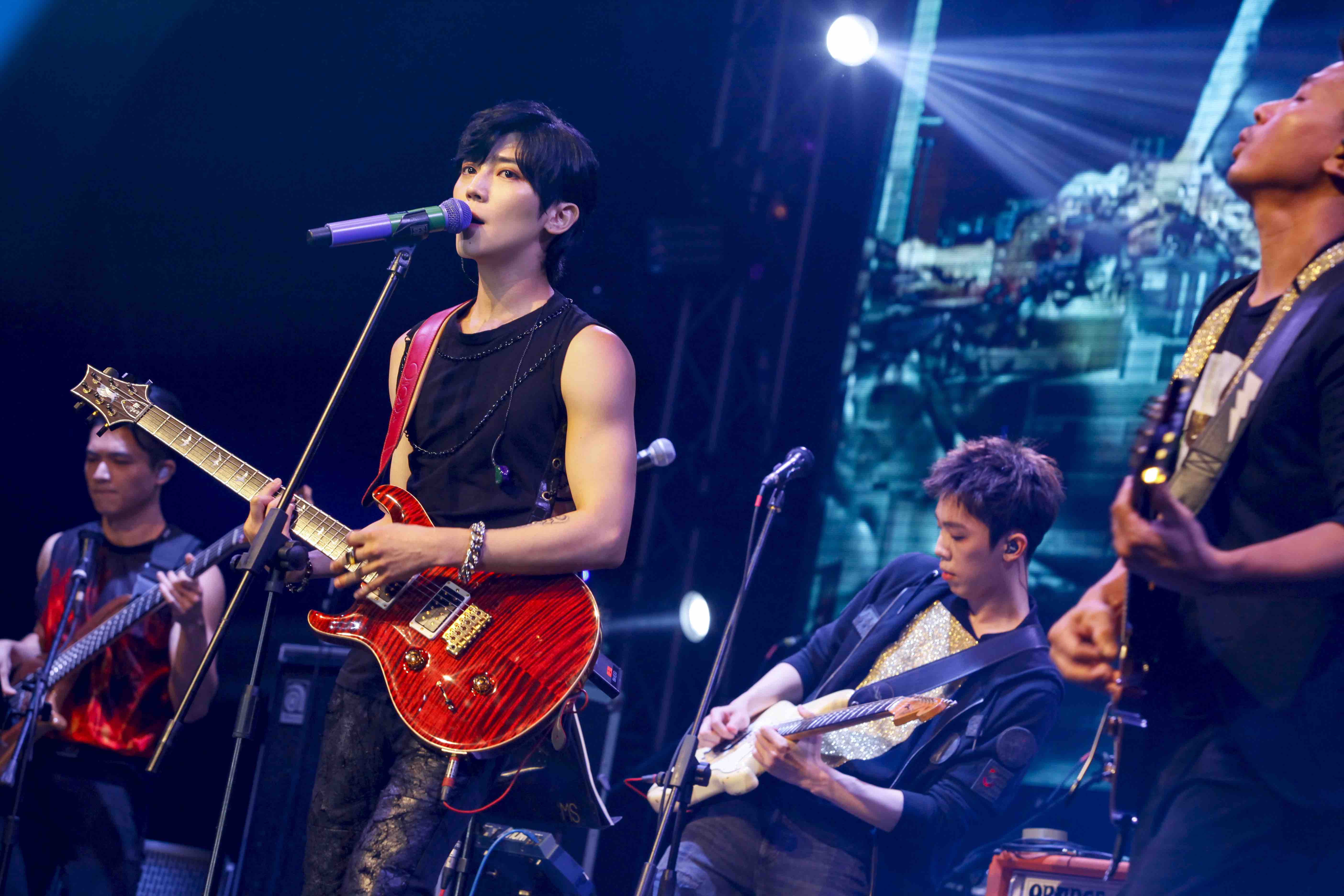 畢書盡巡迴演唱會《My Best Moment》唱到馬來西亞，他露出結實手臂引起台下尖叫連連。（JUSTLIVE 就是現場提供）