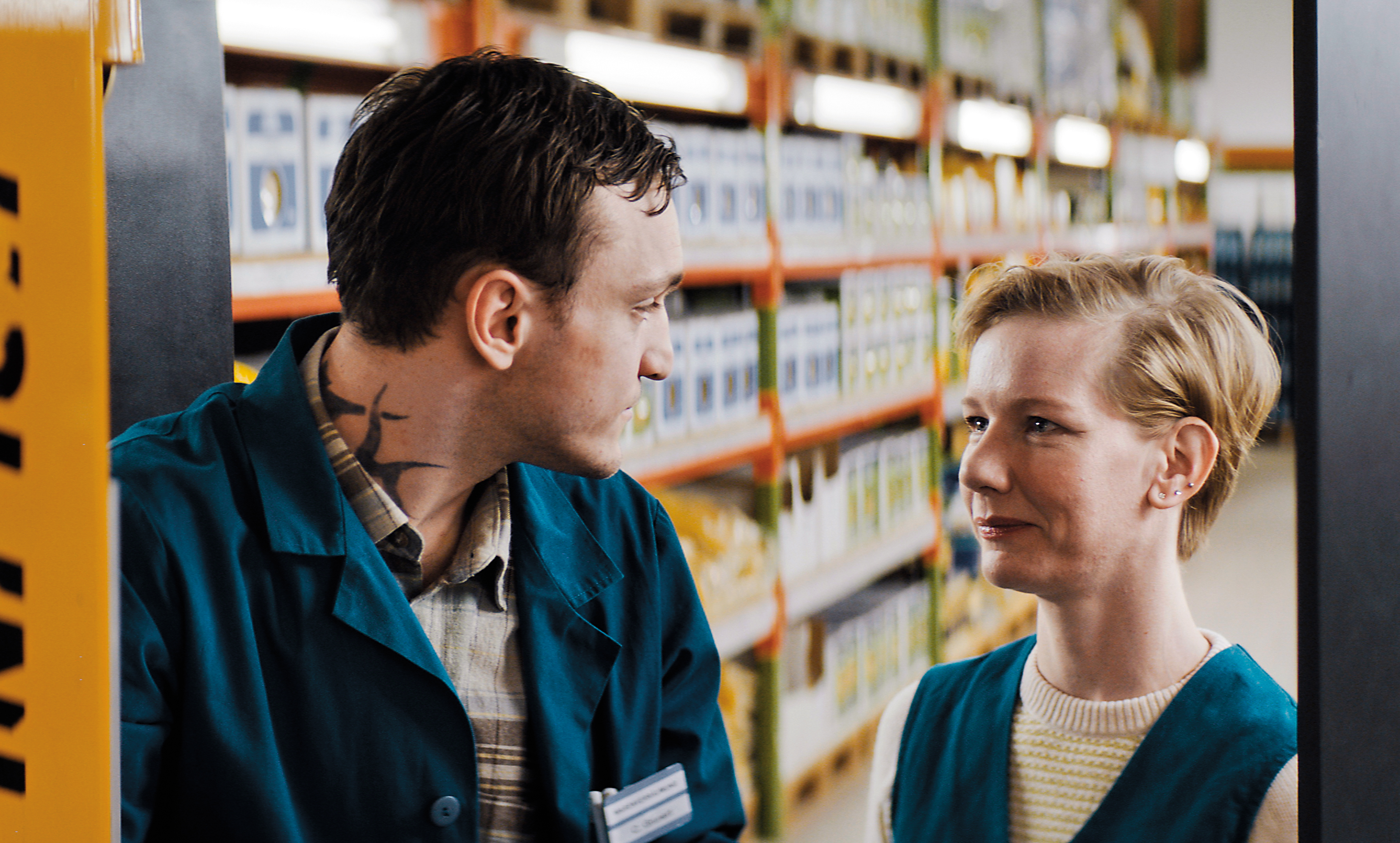 大賣場員工想要擺脫不堪過往，卻對有夫之婦的同事產生情愫。導演利用賣場這個平凡無奇的地方描繪現代社會寂寞心結。（前景提供）