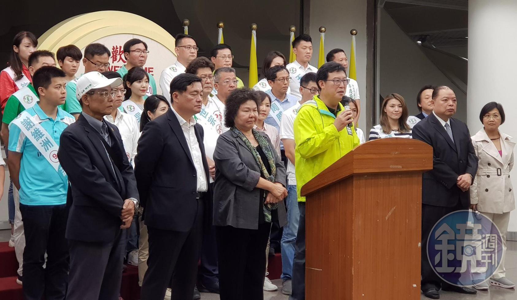 陳菊12日為綠營北市議員站台時直言，她一直思考民進黨為何這次選得如此辛苦。