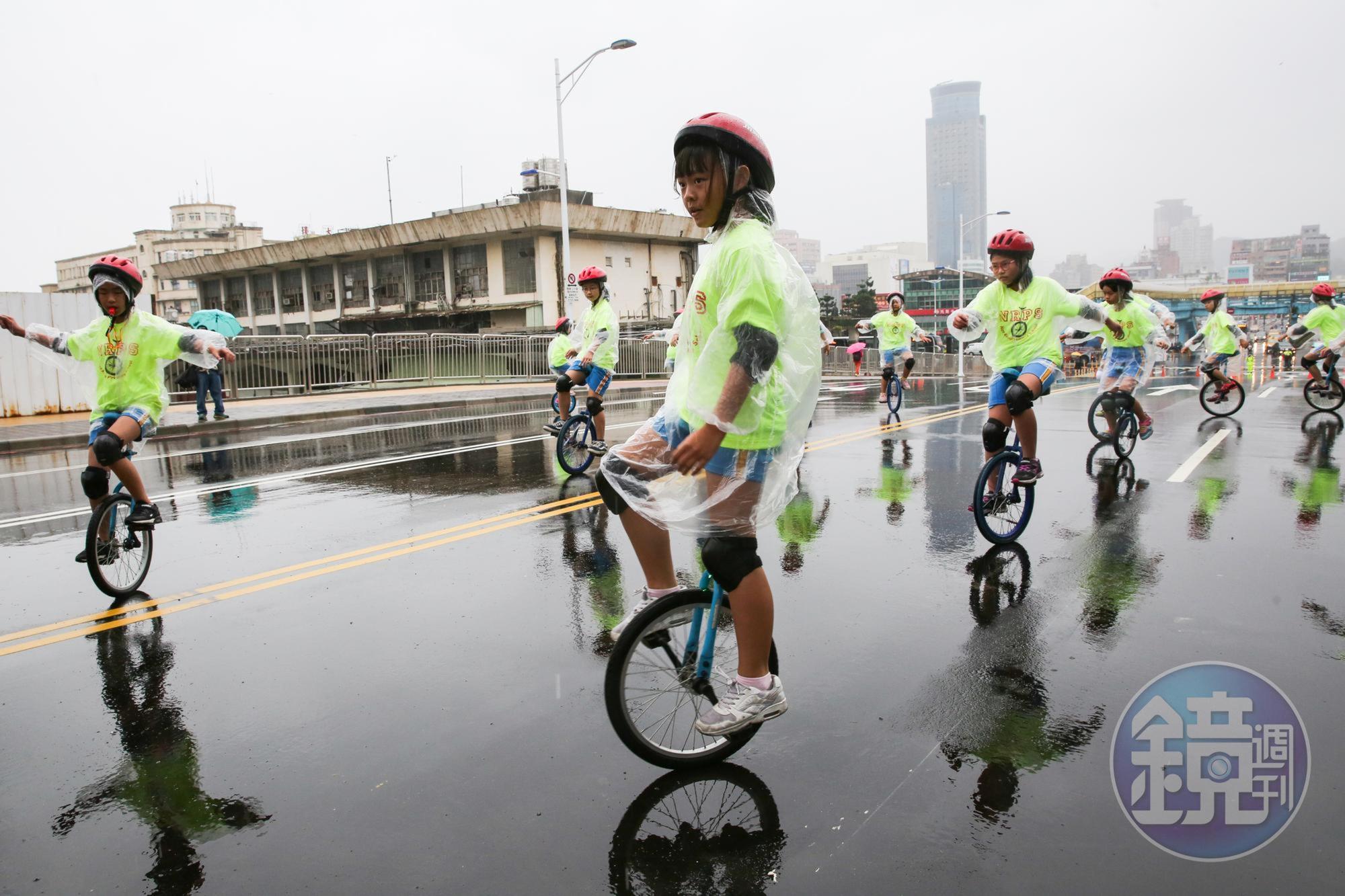 東北季風影響,北部北部、東部轉有偶陣雨。