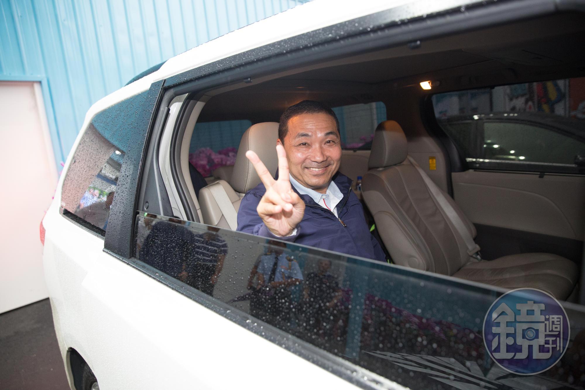 新北市長候選人昨(12日)舉行政見發表會,網紅陳沂酸侯友宜不讀書,連罵人也罵不好。