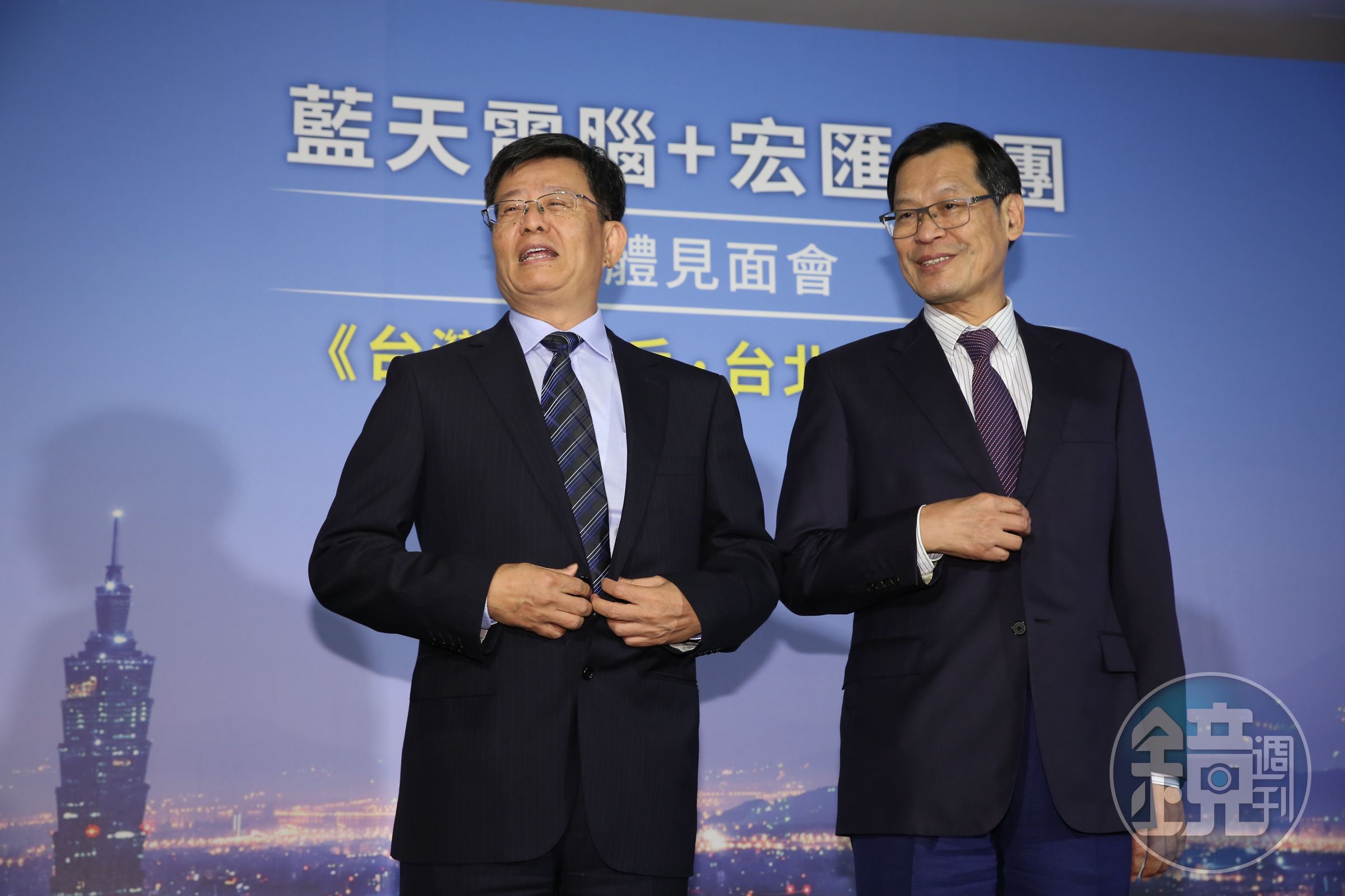 宏匯集團總裁黃坤泰（左）和許崑泰（右），日前在媒體見面會上展示搶標台北雙子星企圖心。
