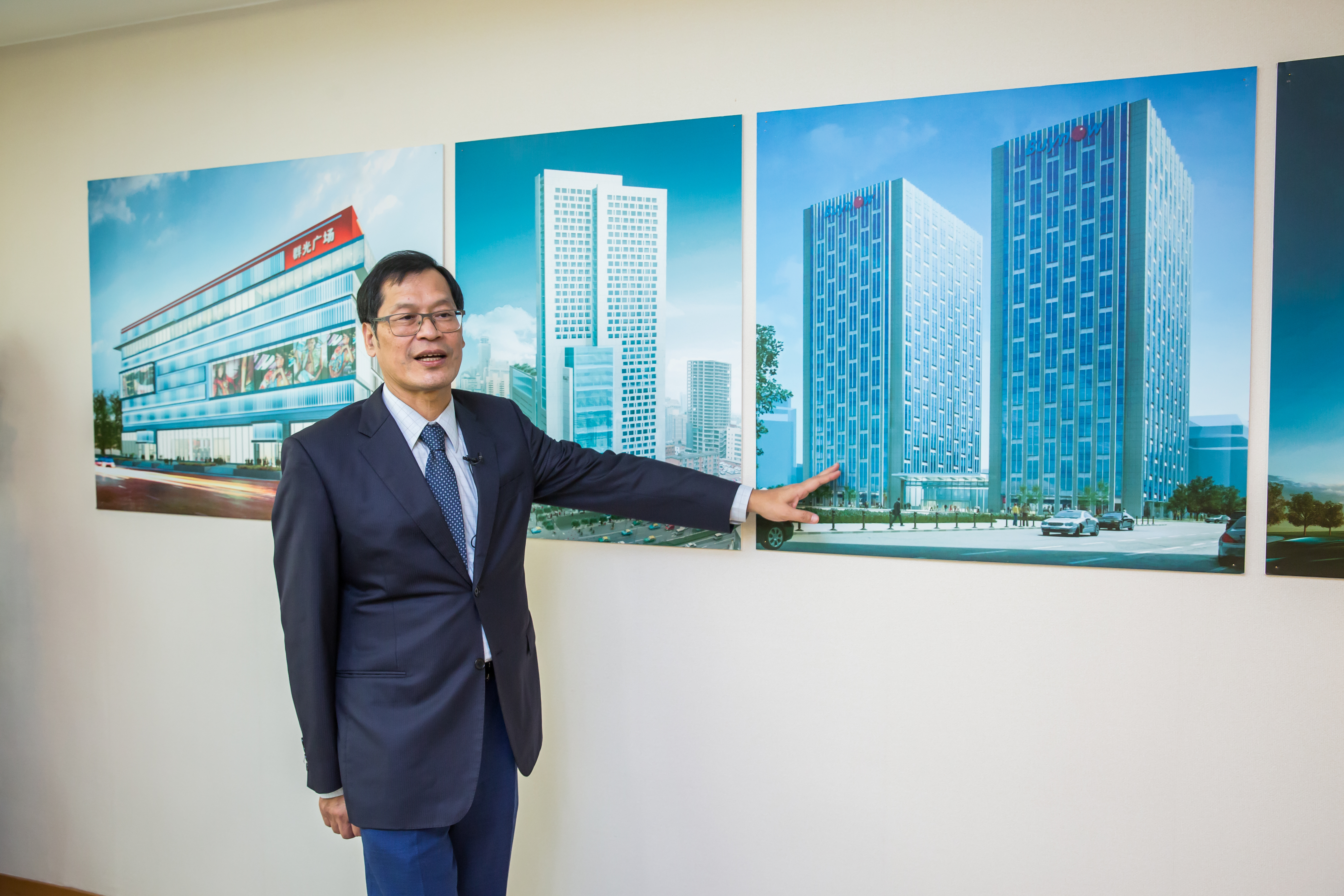 許崑泰在大陸經營商辦有成,持有商用不動產面積相當於10棟台北101規模,市值近1,900億元。