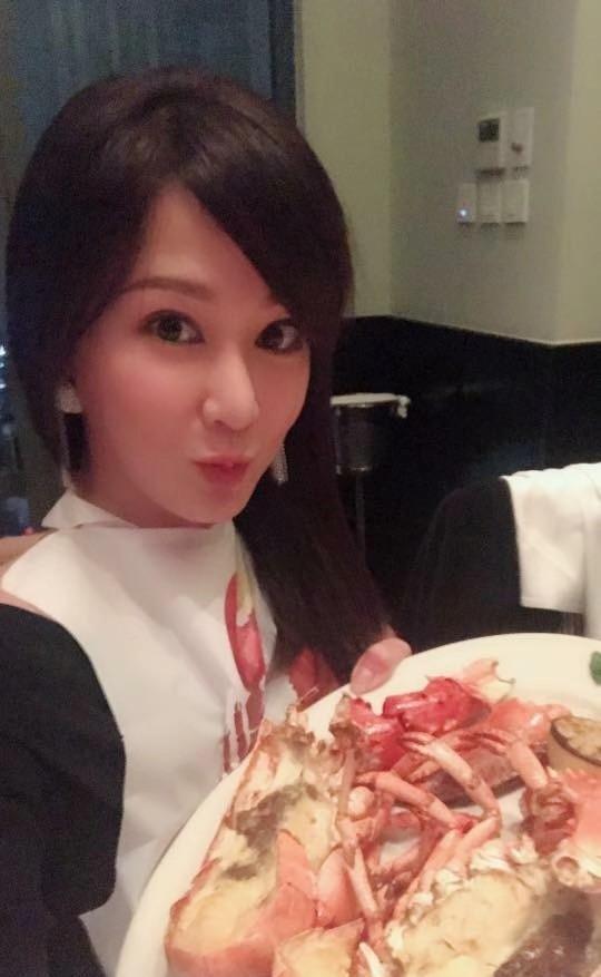 邱琦雯一口氣吃下2隻龍蝦也是家常便飯。(艾迪昇提供)