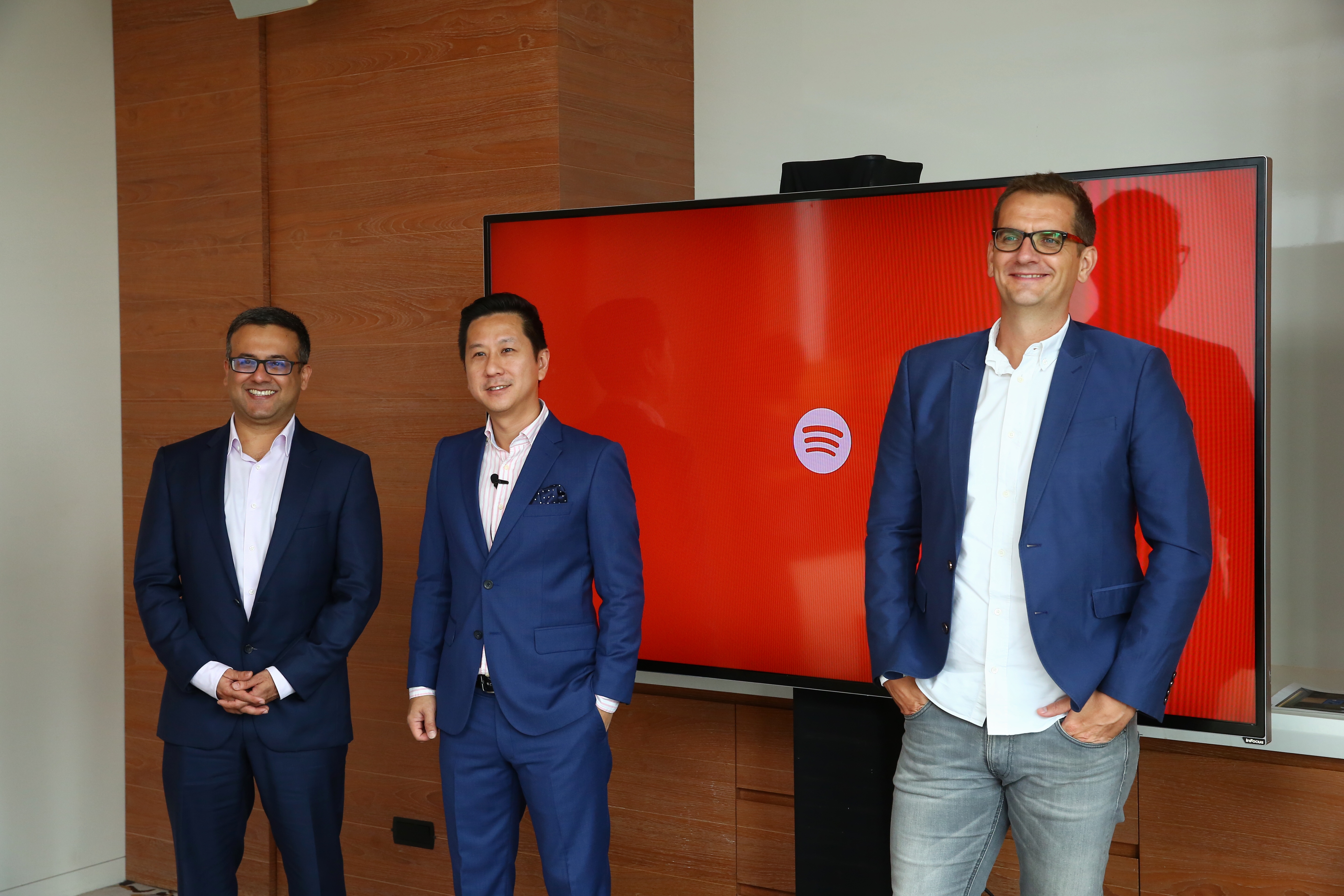 Spotify亞太區業務副總Sea Yen, Ong（中）說，開放免費版的Spotify，目的就是要爭奪更多的廣告贊助商。