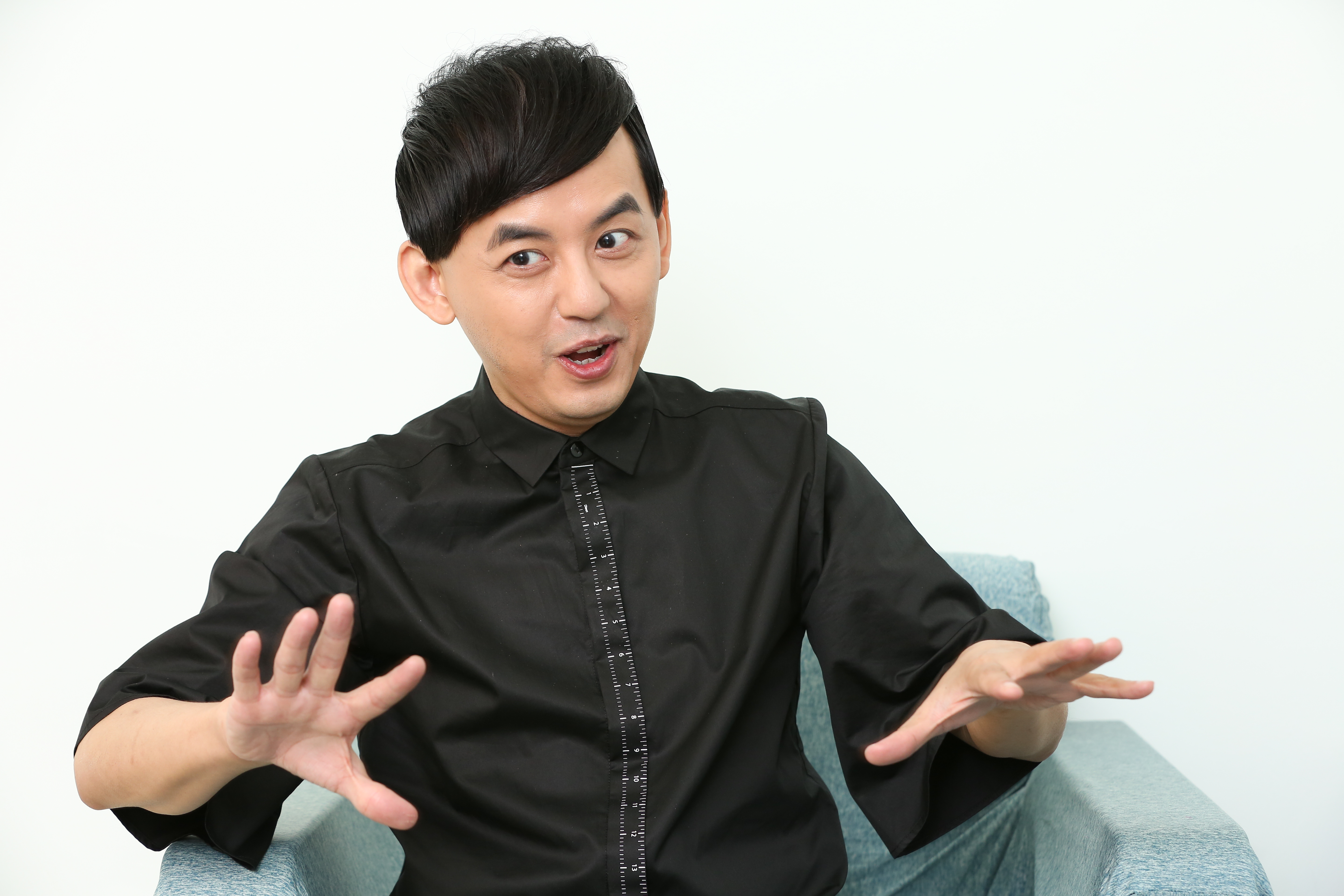 黃子佼笑說目前還沒廠商邀他在尾牙上唱歌，都還是主持邀約。