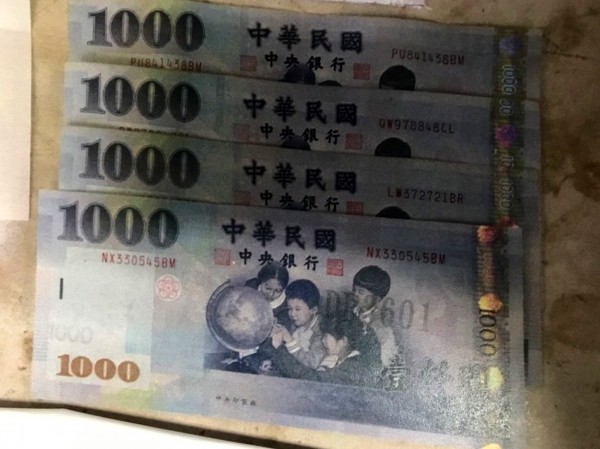 中寮鄉代候選人之母交付4000元買票，選民坦承收錢，檢調拘提候選人及其母。（南投地檢署提供）