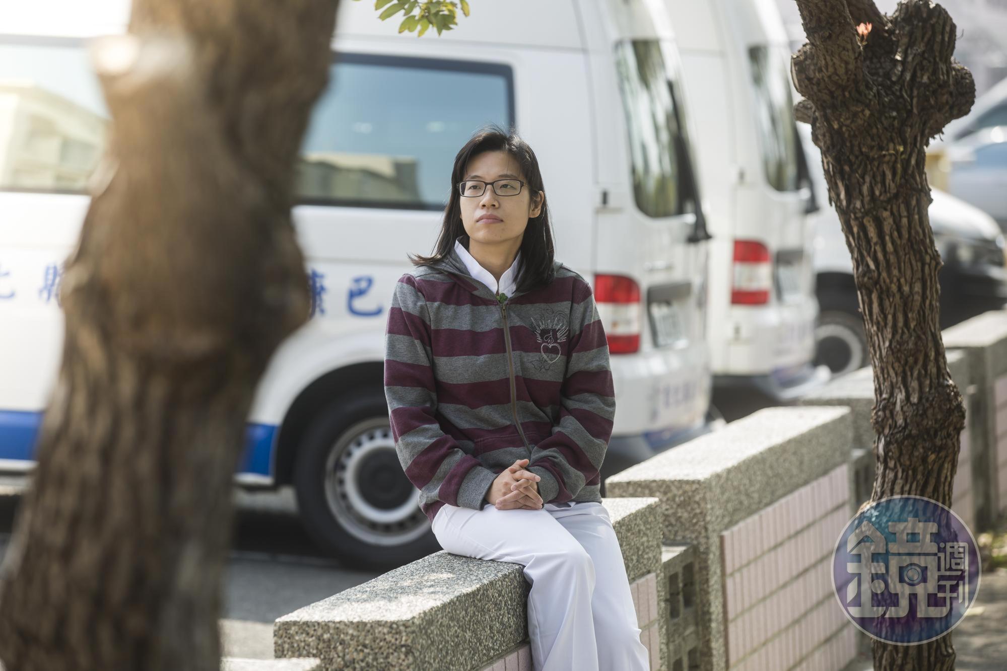 護理師蔡佾姿指出，手術自費耗材多，實支實付險有助於填補醫療支出。