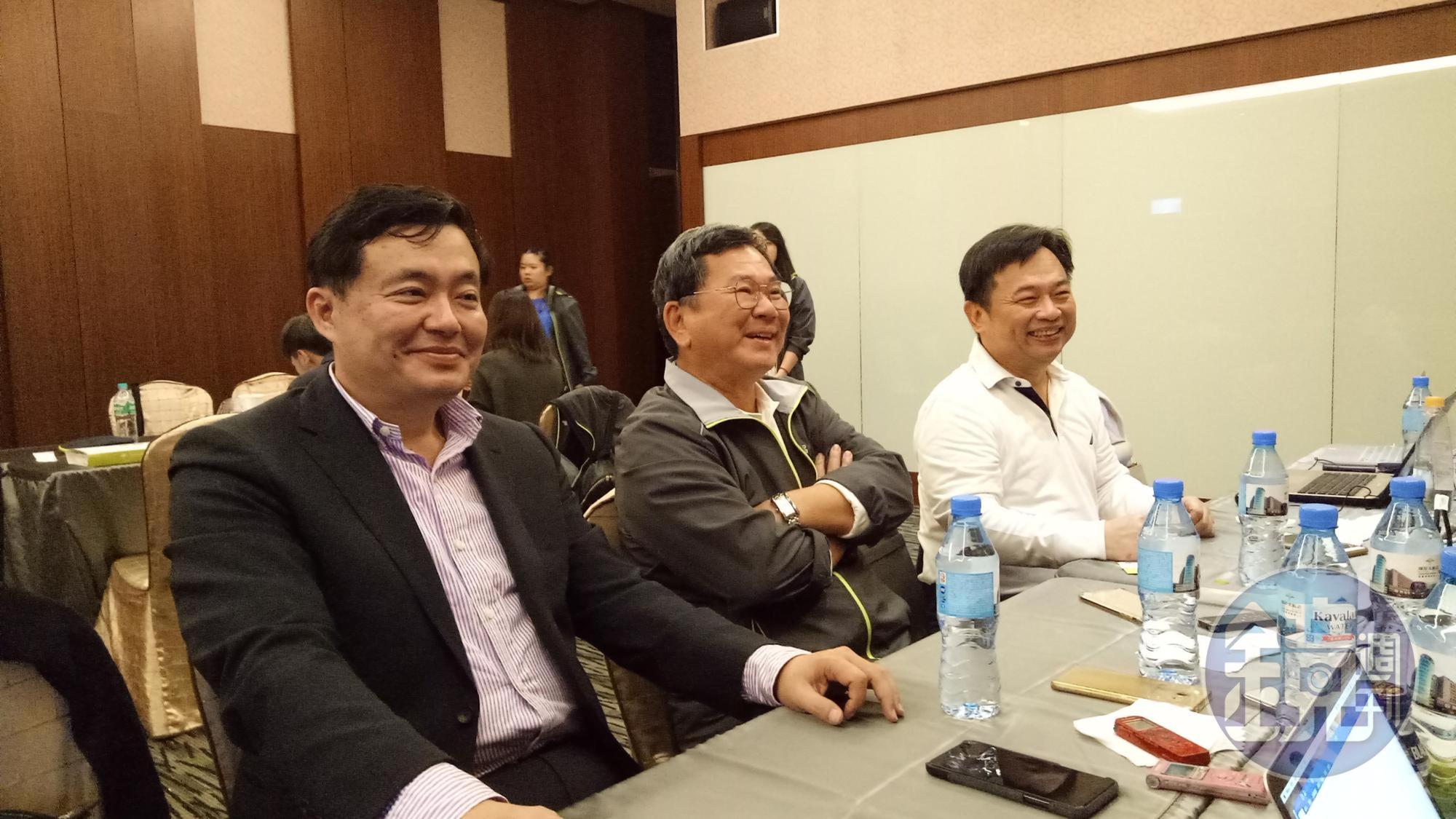 民進黨祕書長洪耀福(左)認為黃安挺韓國瑜並不令人訝異。