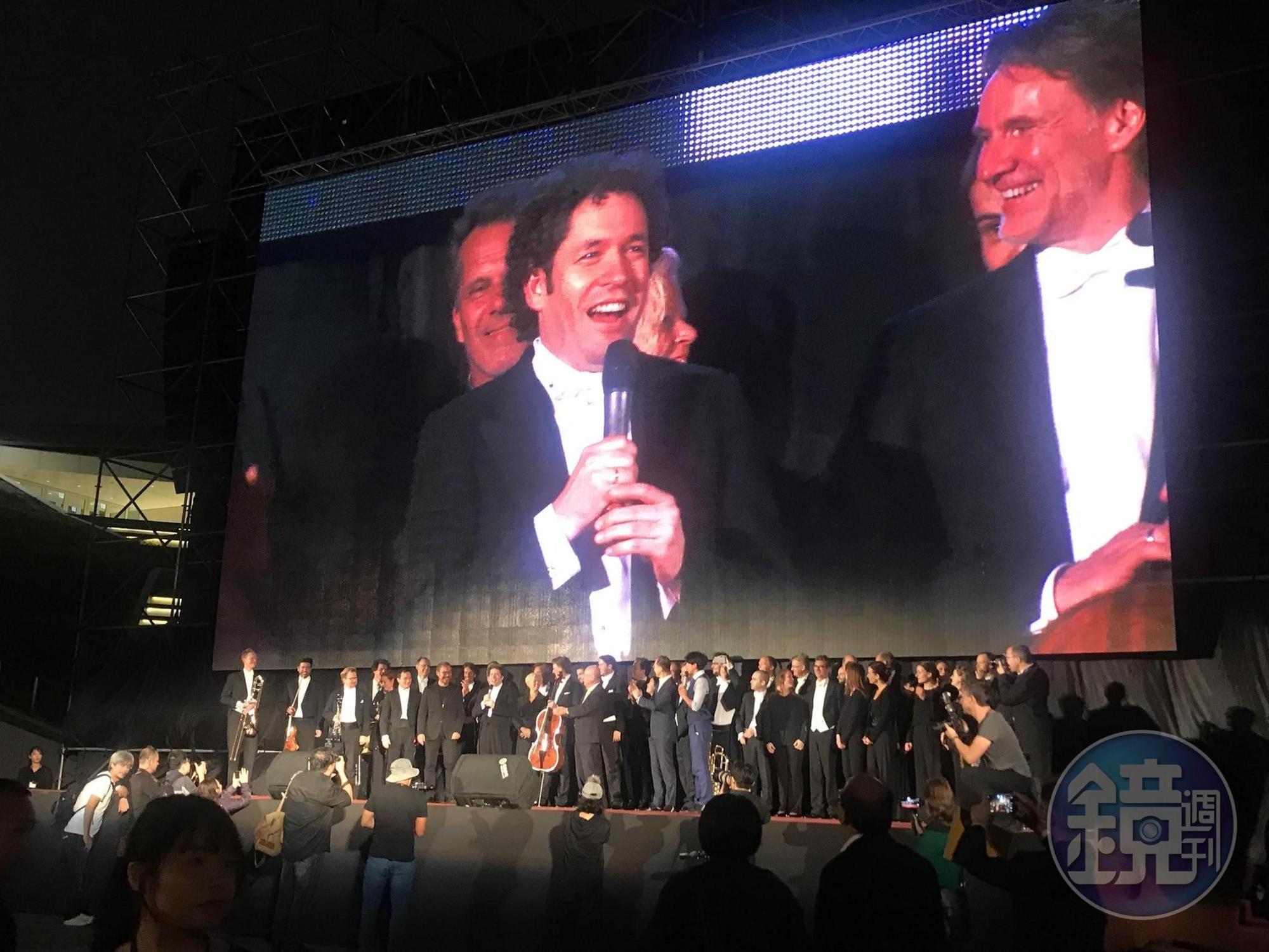 杜達美與柏林愛樂在衛武營室內外吸引萬餘民眾爭睹風采，杜達美允諾再來台灣！