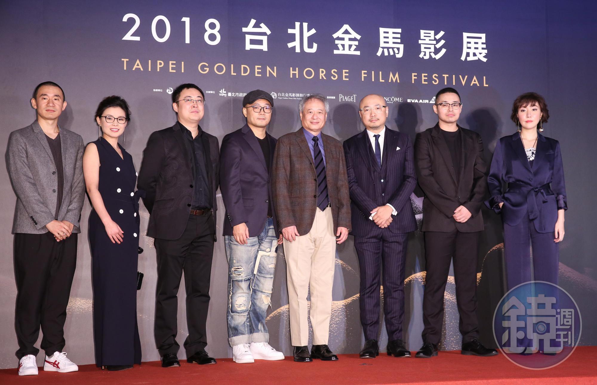 《我不是藥神》的入圍者李淼、朱琳、王易冰、鍾偉、徐崢、文牧野、韓家女等人與本屆金馬主席李安合影。