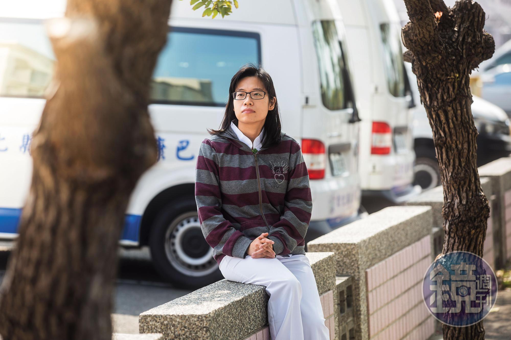 護理師蔡佾姿指出，手術自費耗材多，實支實付險有助於填補醫療支出。