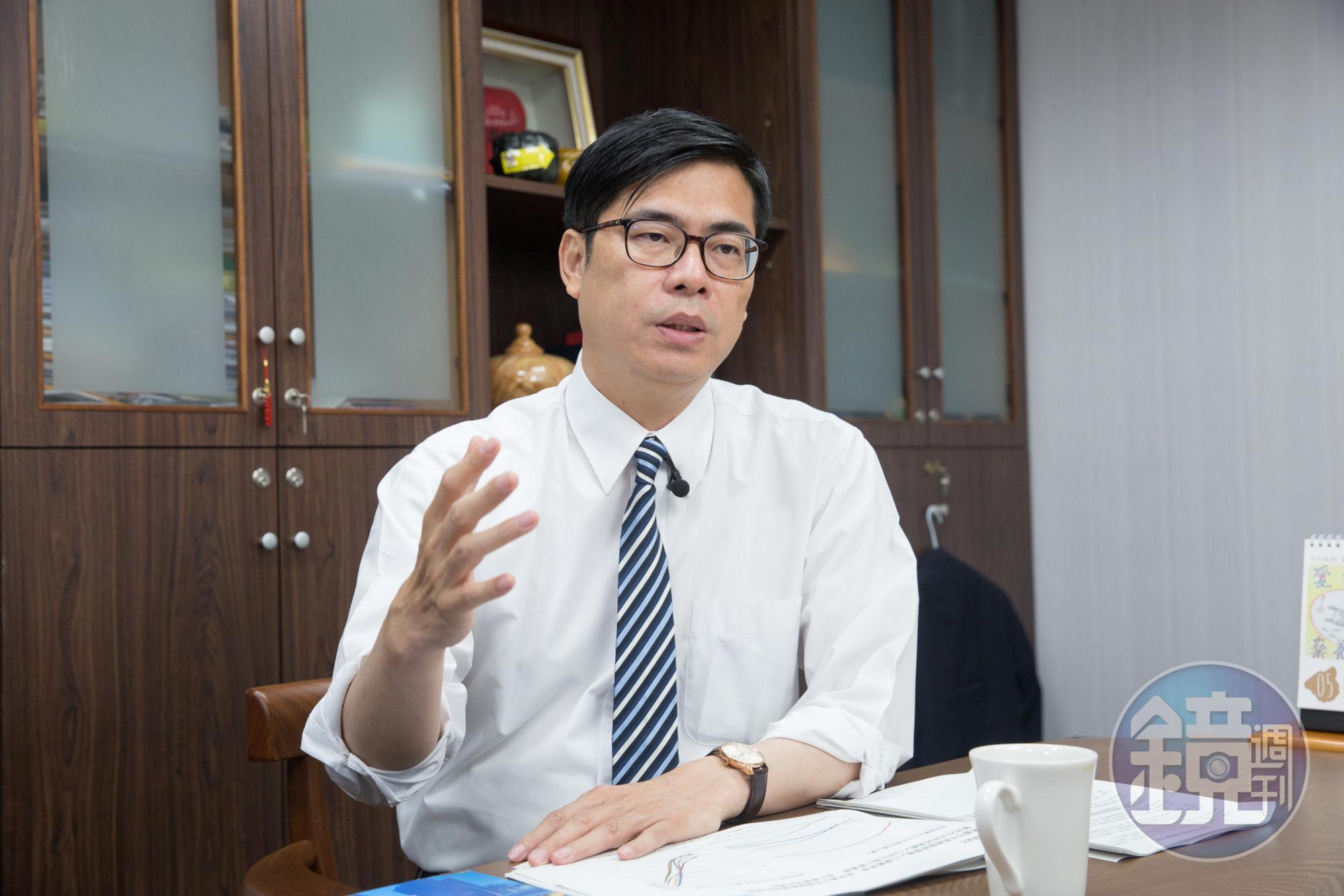 陳其邁深夜po文反擊韓國瑜說法，強調「高雄是母親」，甚至提及過去美麗島事件孕育了台灣民主。