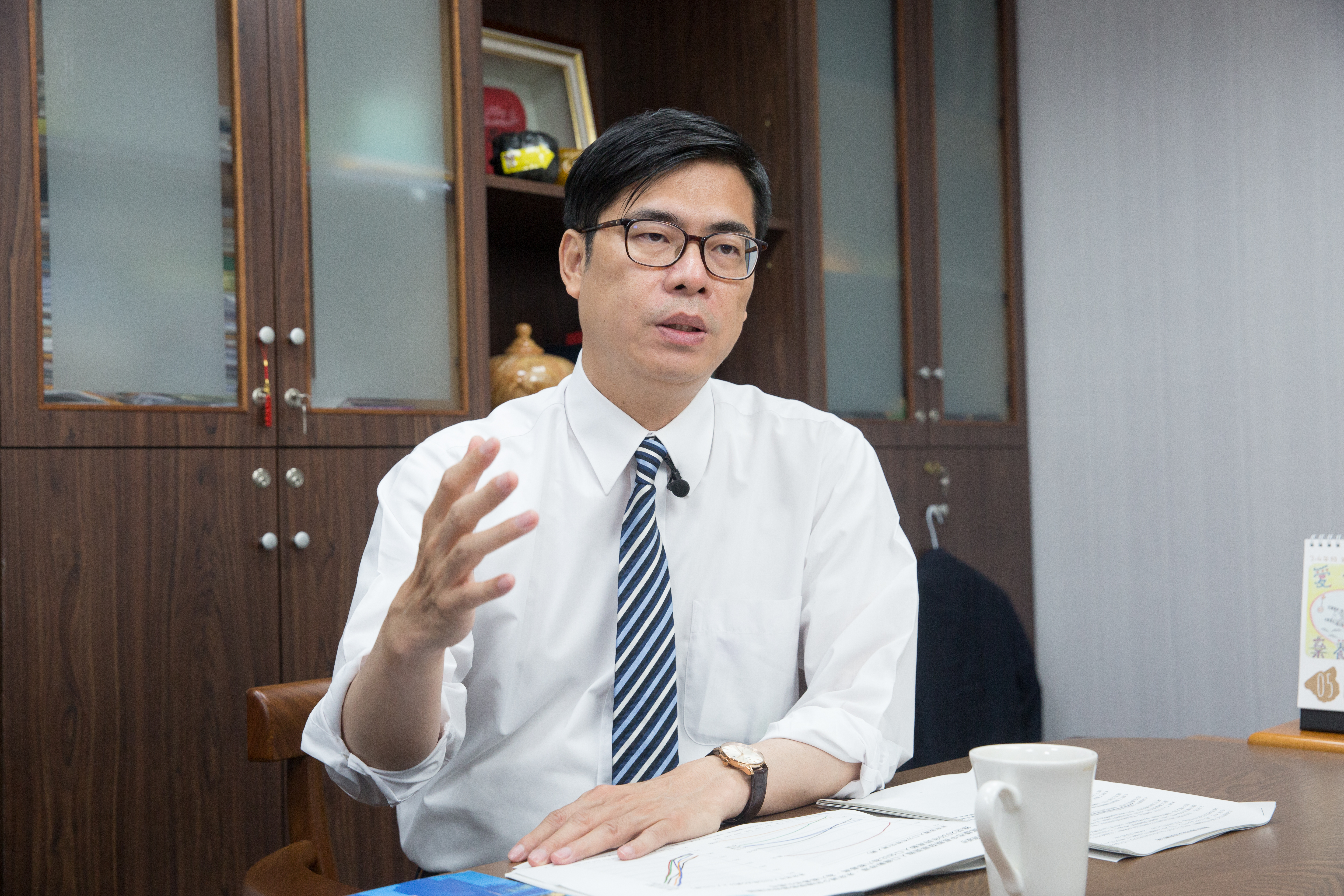 陳其邁深夜po文反擊韓國瑜說法，強調「高雄是母親」，甚至提及過去美麗島事件孕育了台灣民主。