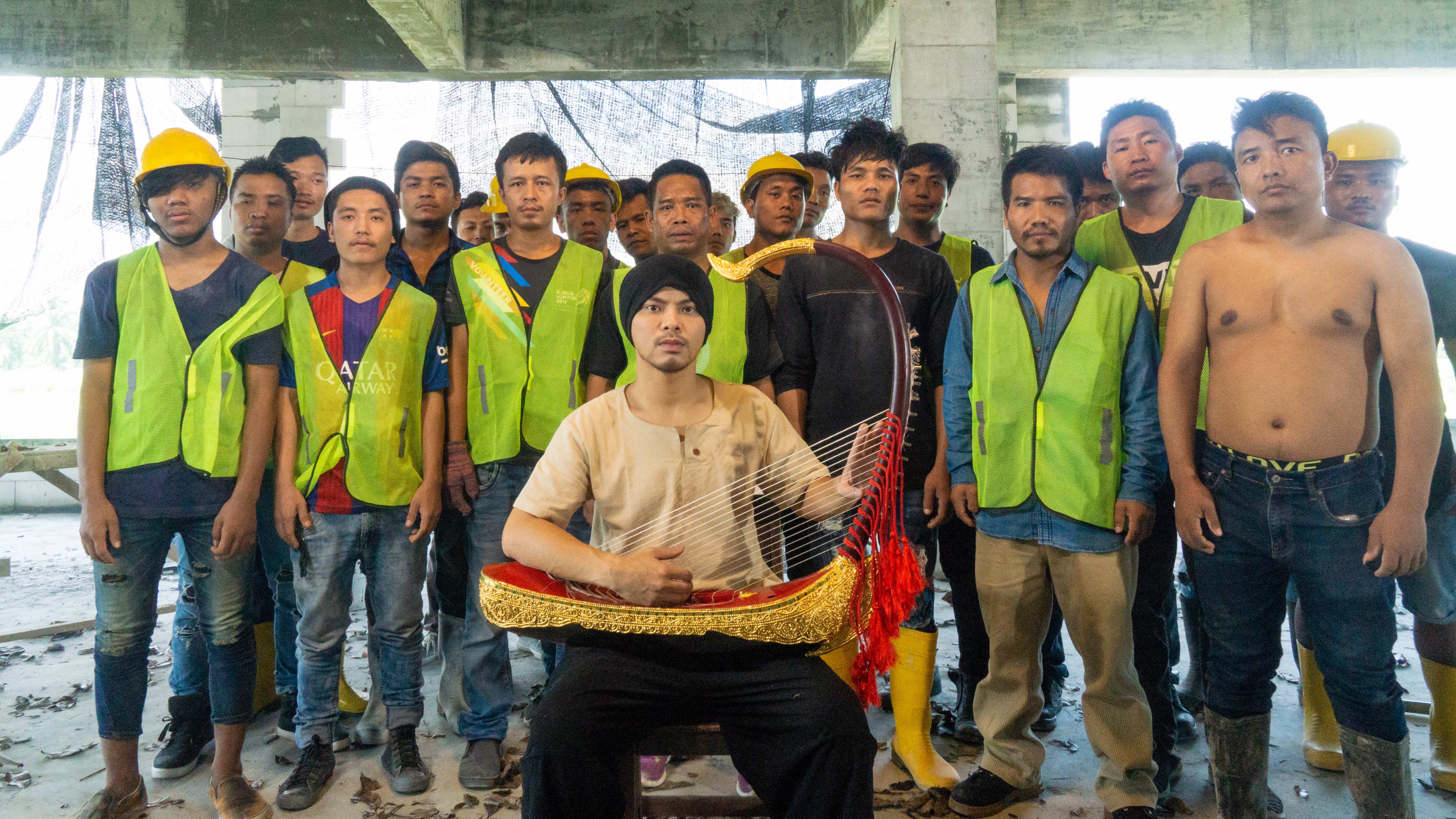 黃明志新歌〈Mingalaba 閔閣拉巴〉堪稱是外勞版的〈漂向北方〉，唱出非法勞工到馬來西亞工作，遭無良對待。（RED PEOPLE提供）