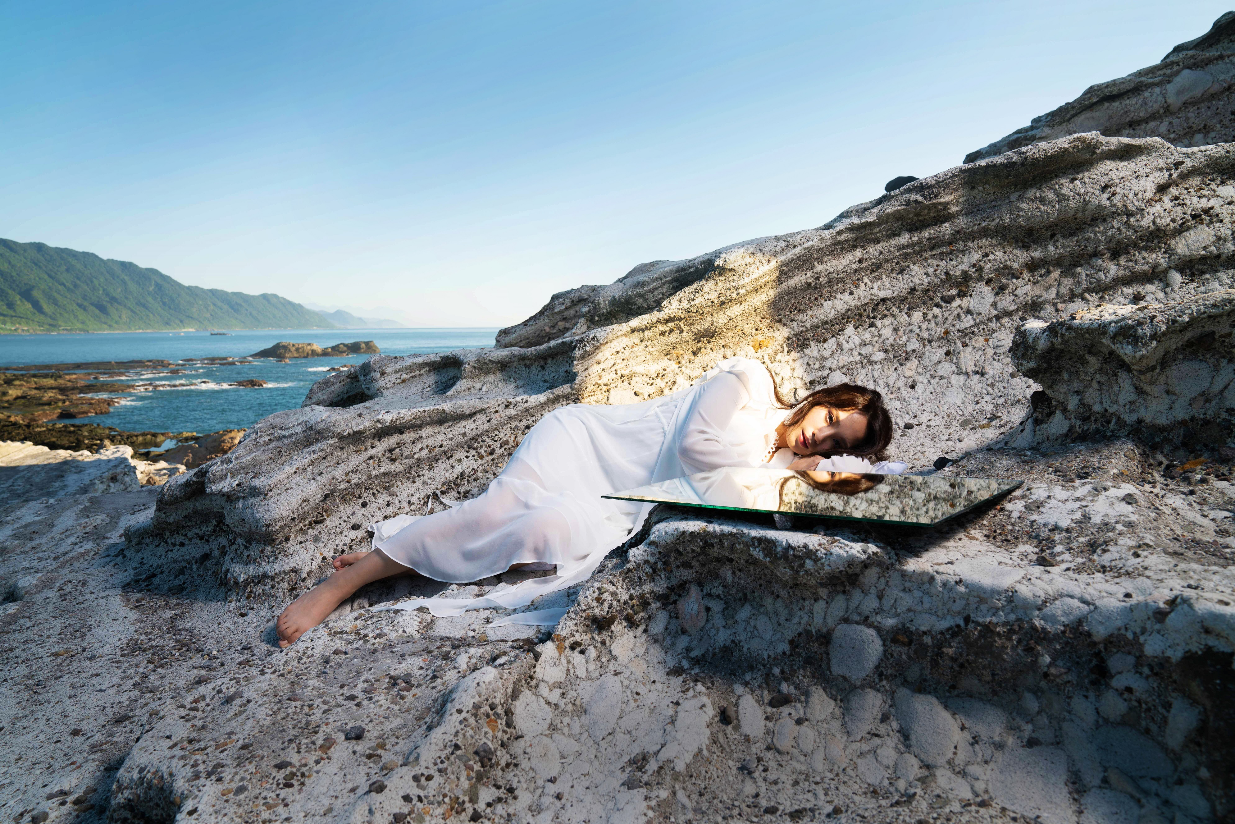 本屆入圍金曲歌后的呂薔將推出第2張國語專輯《Dear Myself》，展現成熟韻味。（台灣愛貝克思提供）